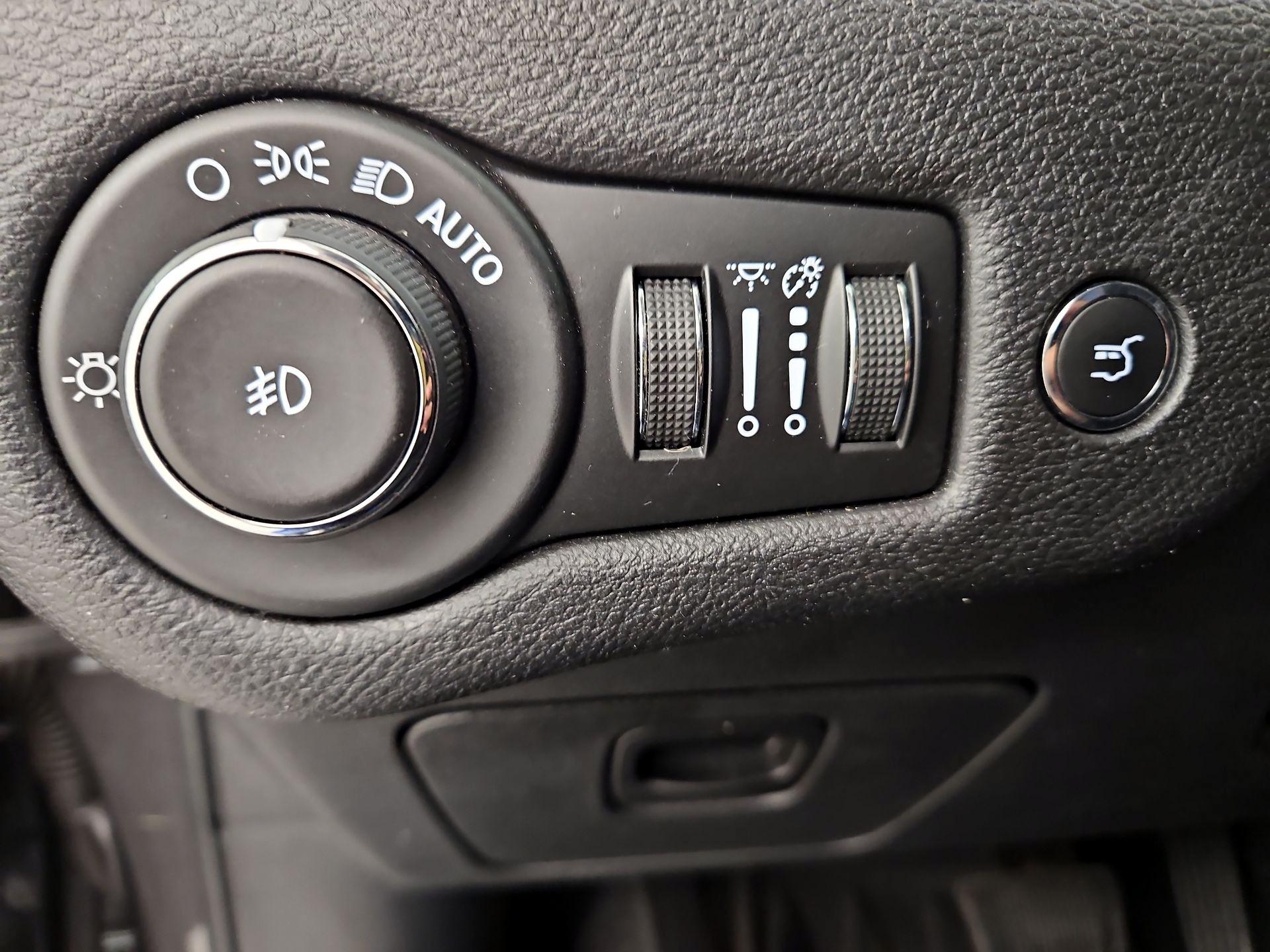 Thumbnail: 2020 Jeep Cherokee - 13