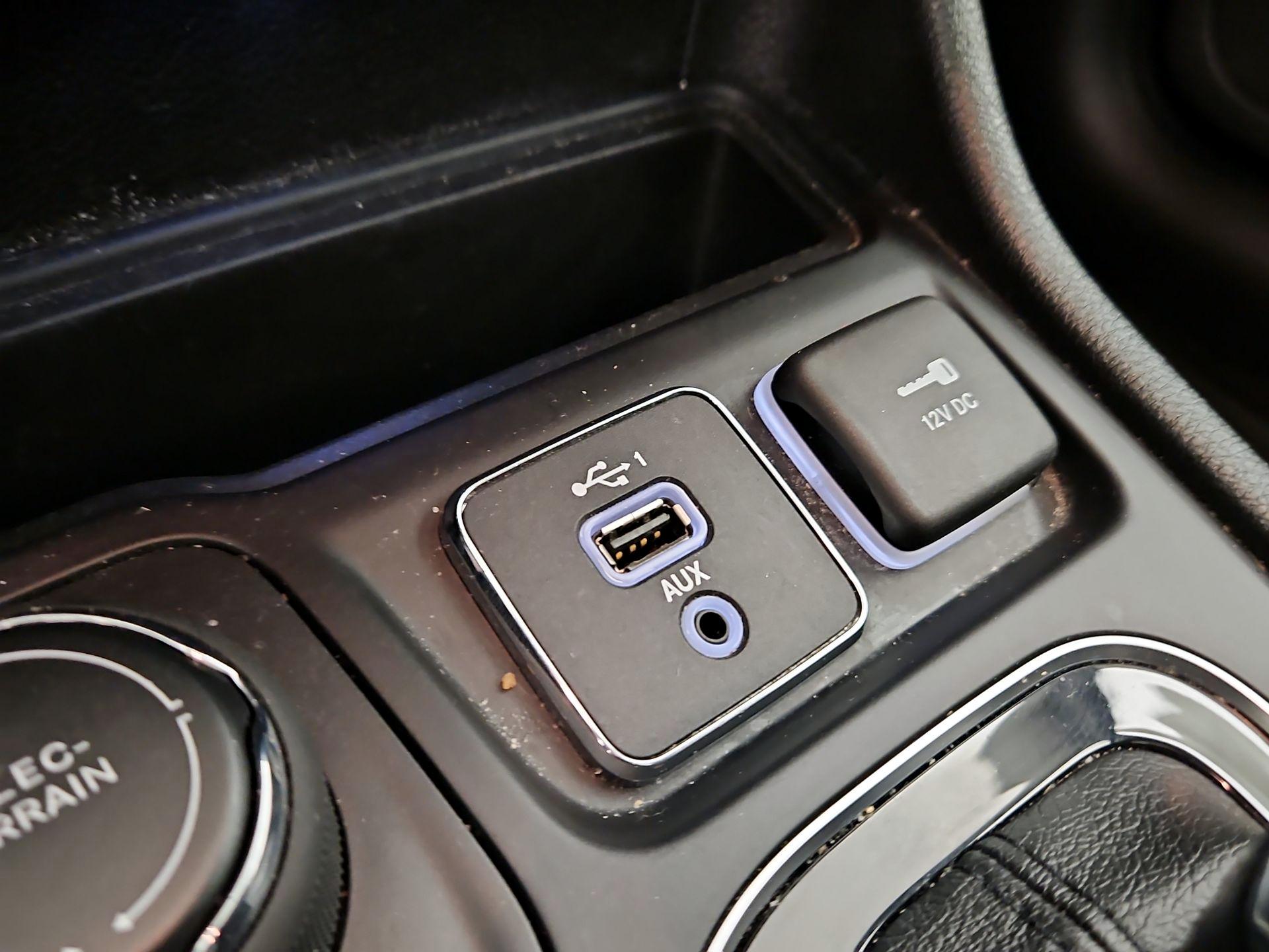 Thumbnail: 2020 Jeep Cherokee - 19