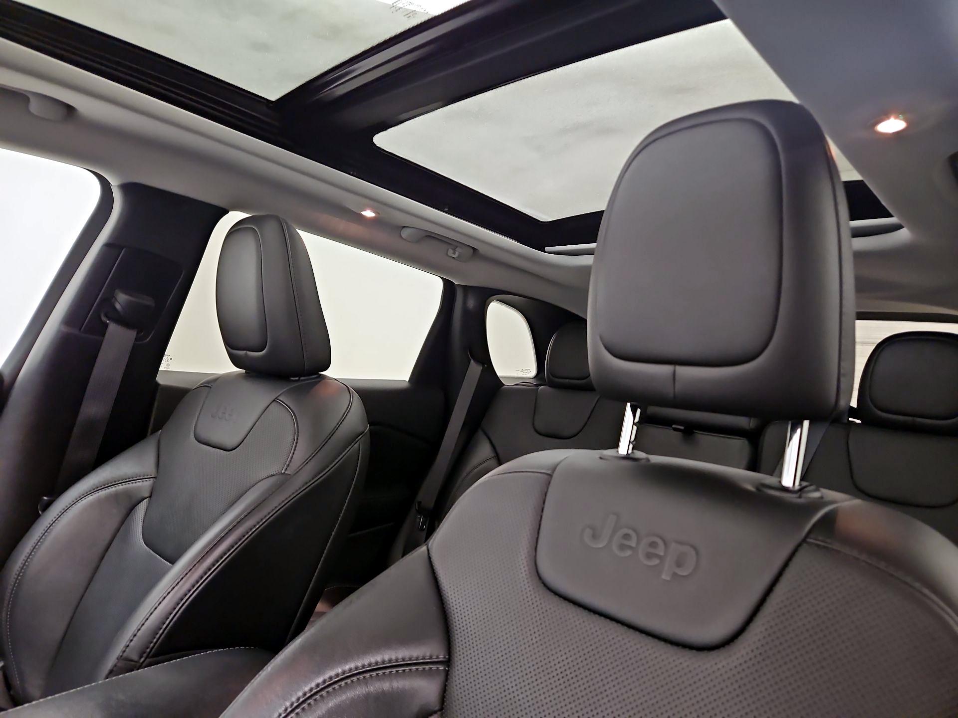 Thumbnail: 2020 Jeep Cherokee - 20