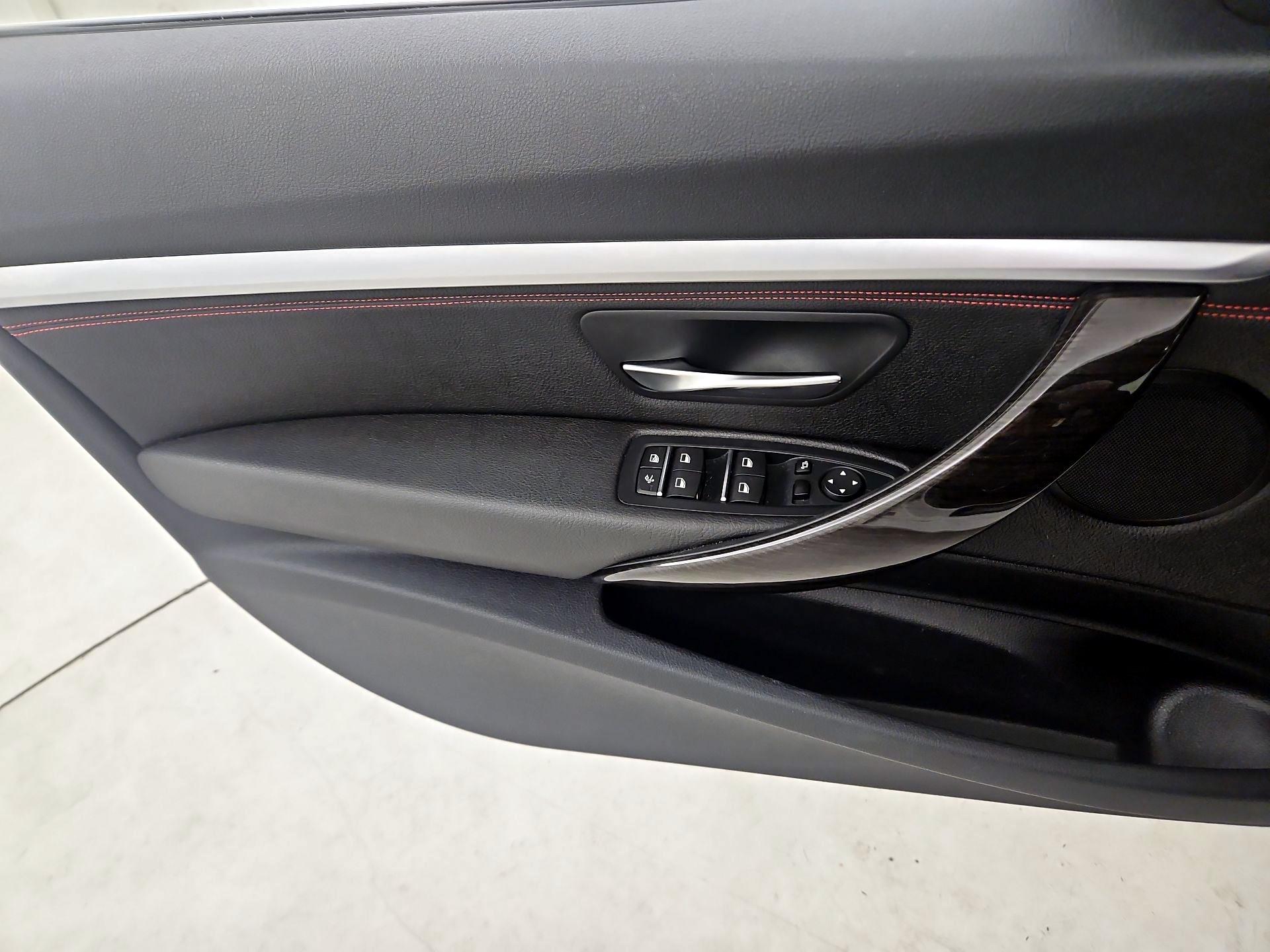 Thumbnail: 2018 BMW 3 Series - 12