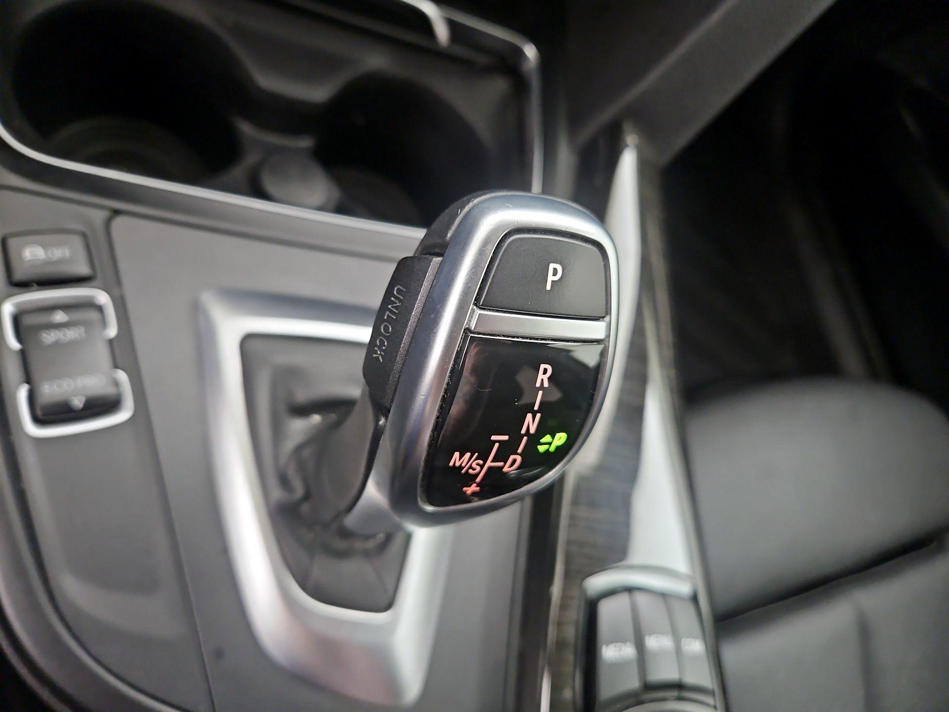 Thumbnail: 2018 BMW 3 Series - 17