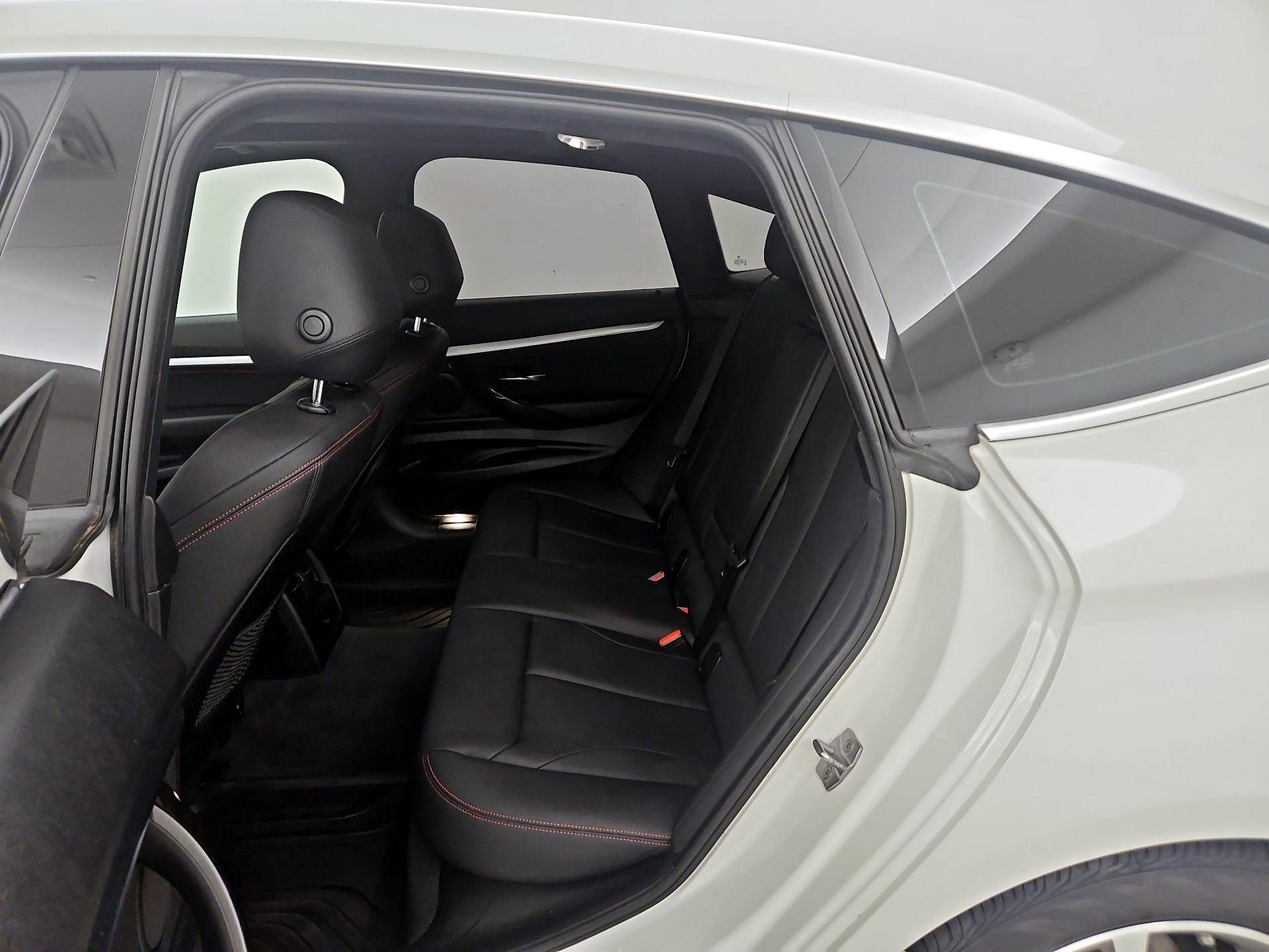 Thumbnail: 2018 BMW 3 Series - 20