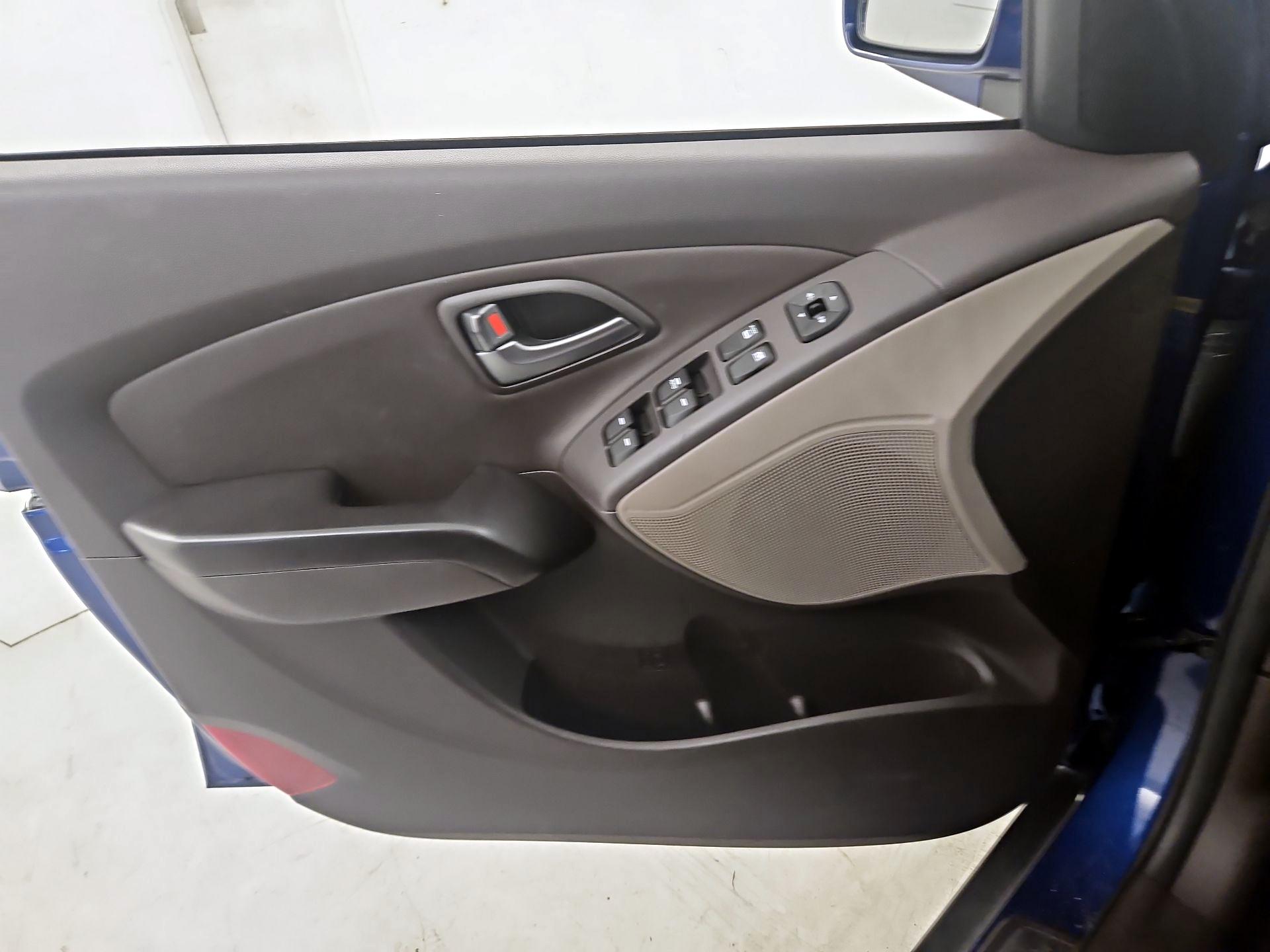 Thumbnail: 2014 Hyundai Tucson - 12