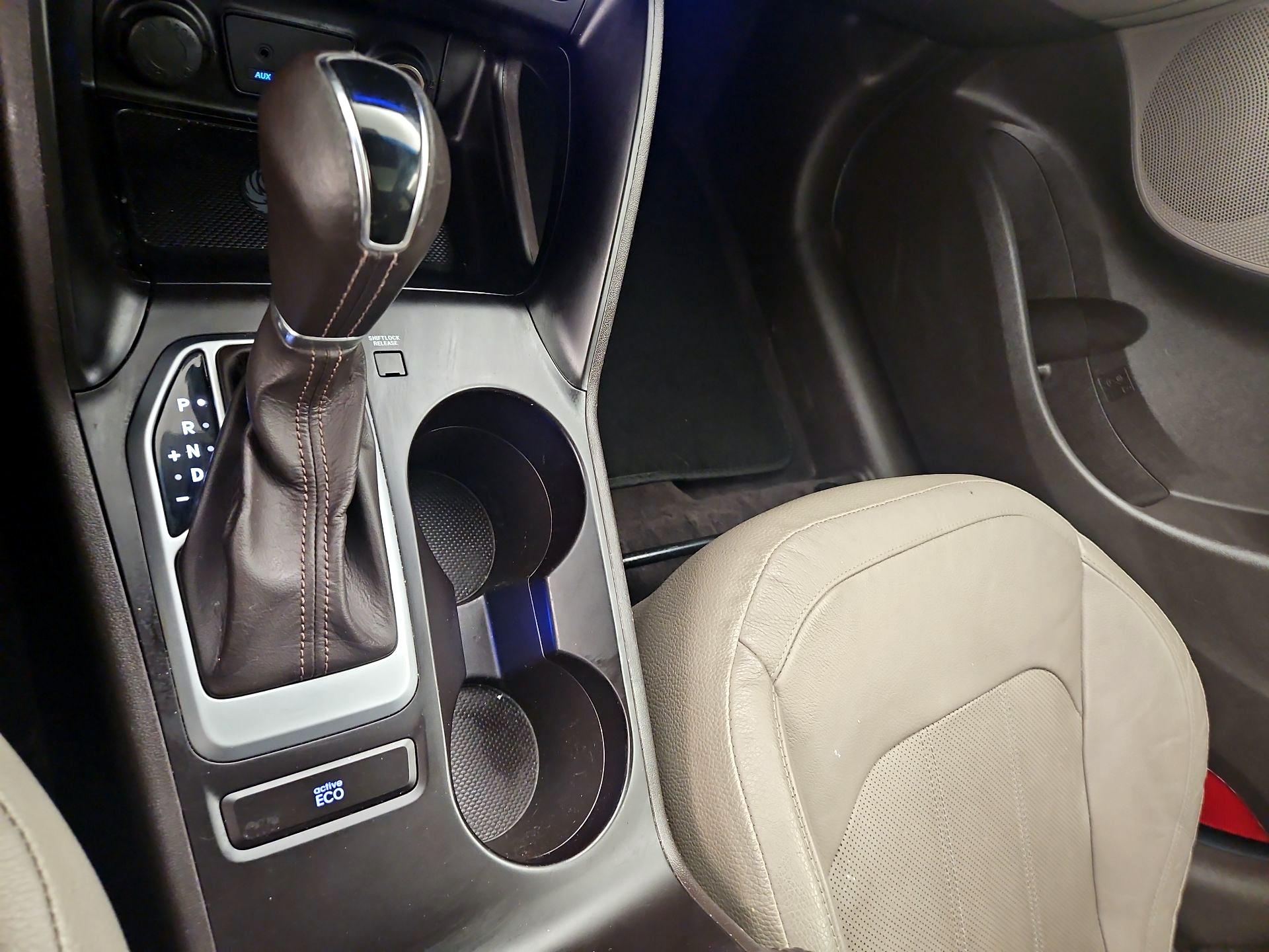 Thumbnail: 2014 Hyundai Tucson - 18