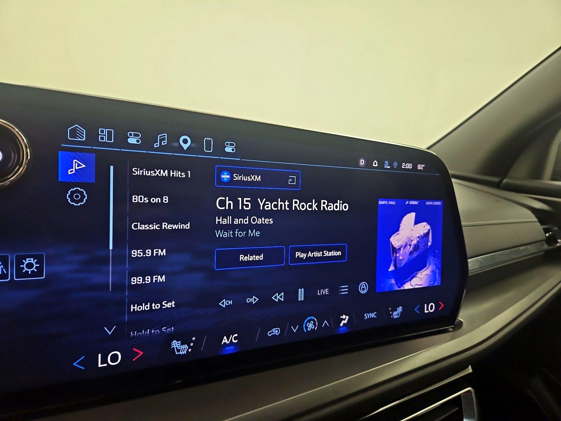 Thumbnail: 2024 Chevrolet Traverse - 16