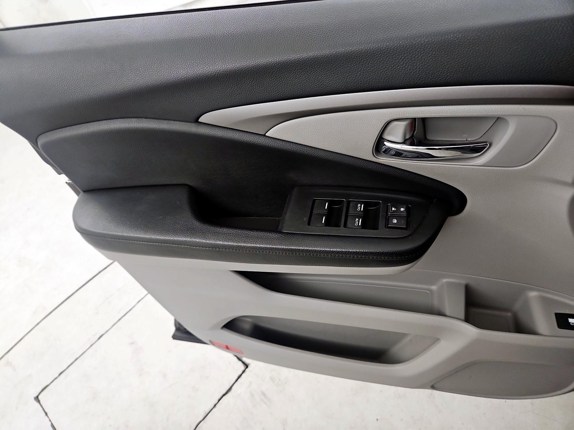 Thumbnail: 2018 Honda Pilot - 12