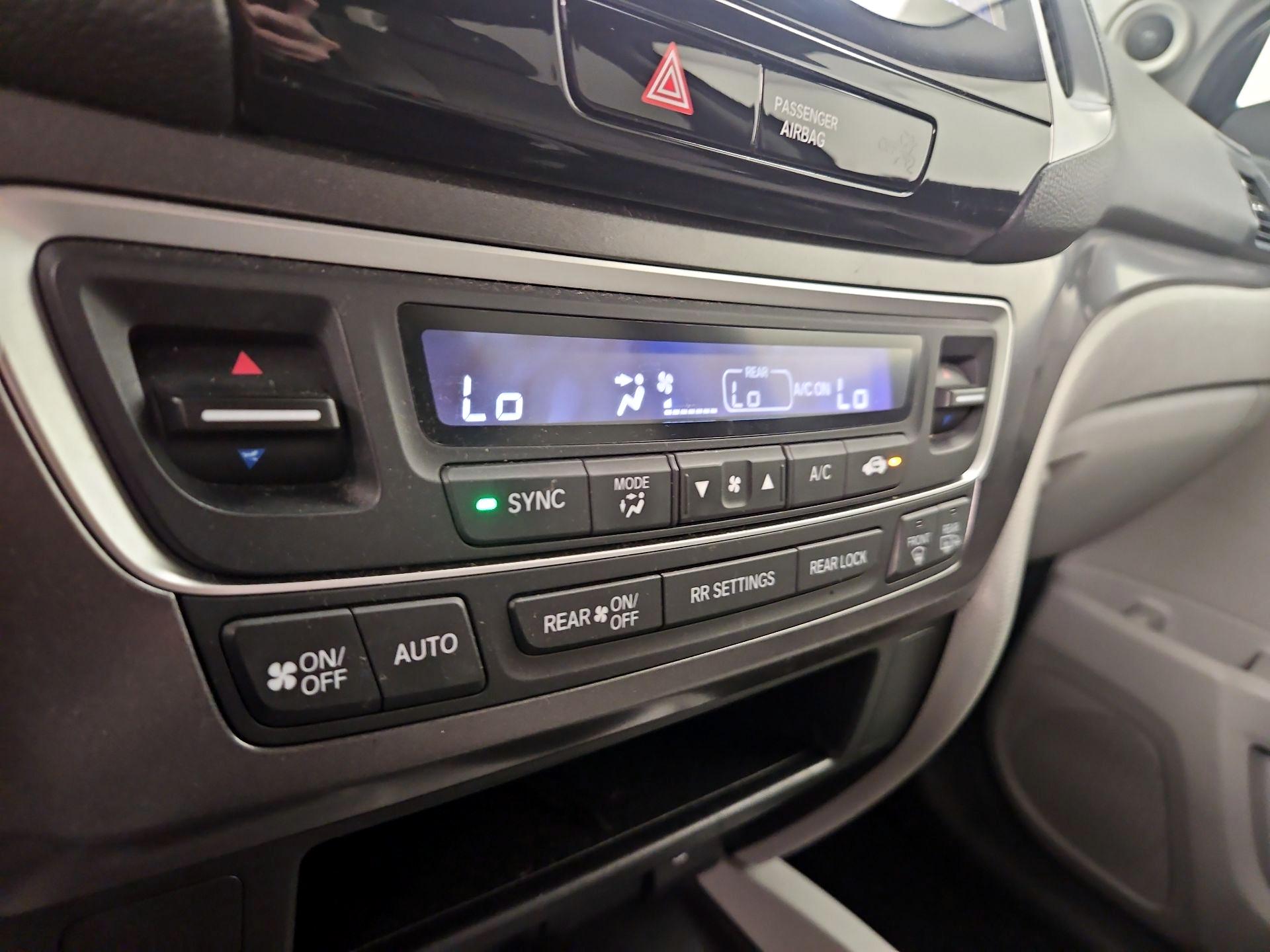 Thumbnail: 2018 Honda Pilot - 16