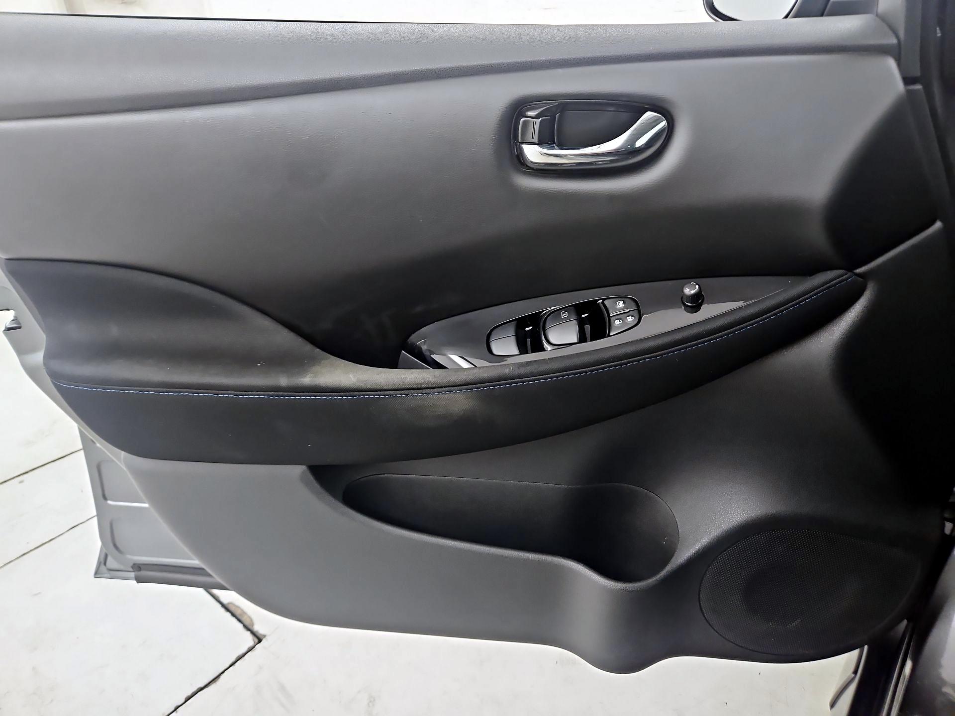 Thumbnail: 2019 Nissan Leaf - 12