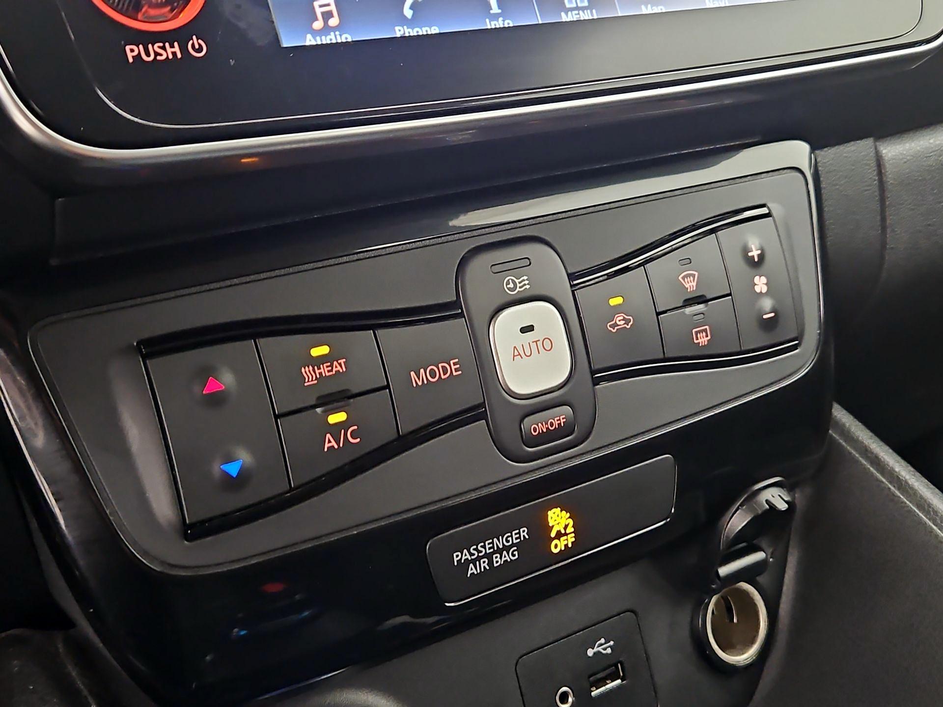 Thumbnail: 2019 Nissan Leaf - 17