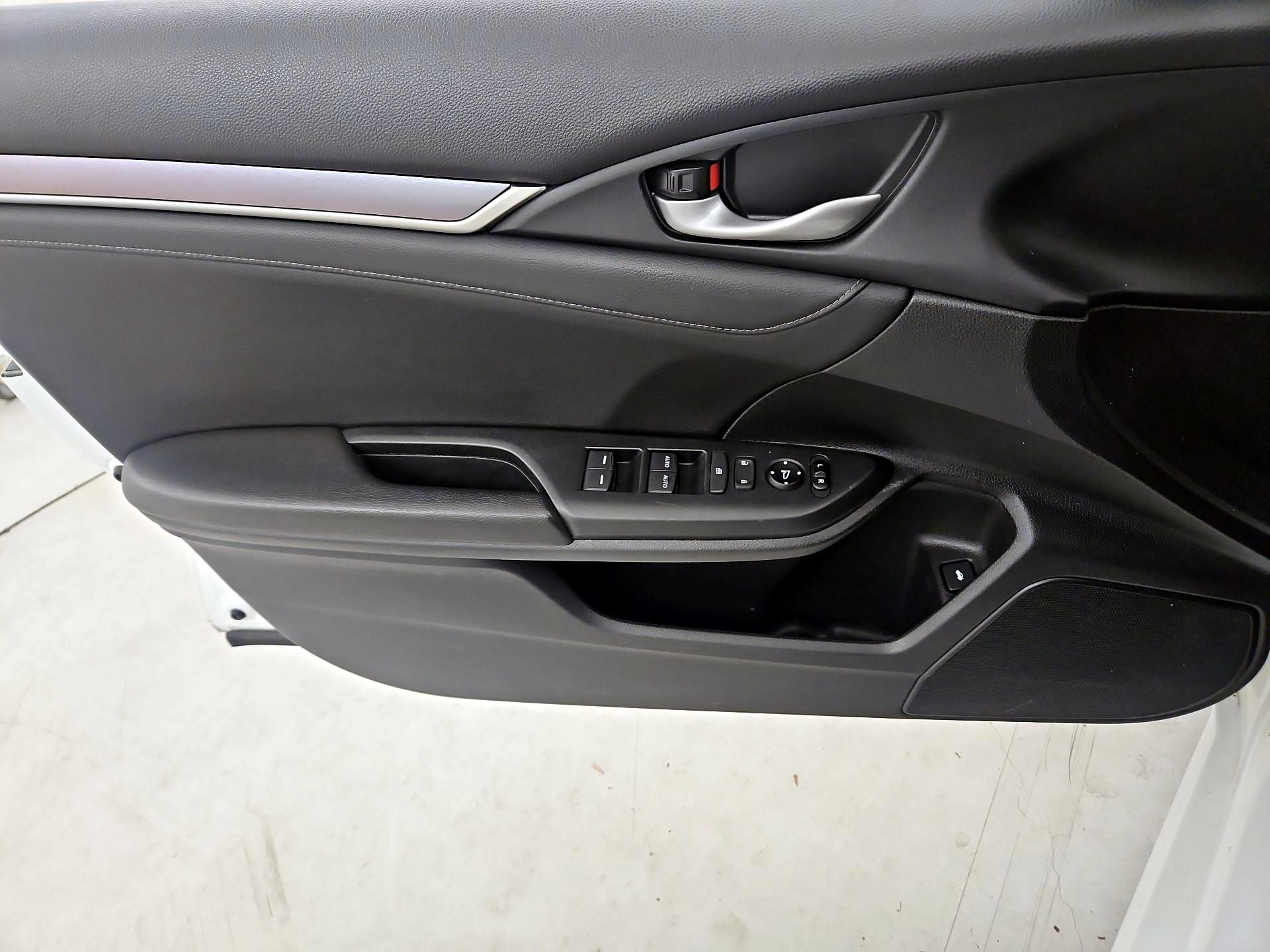 Thumbnail: 2016 Honda Civic - 12