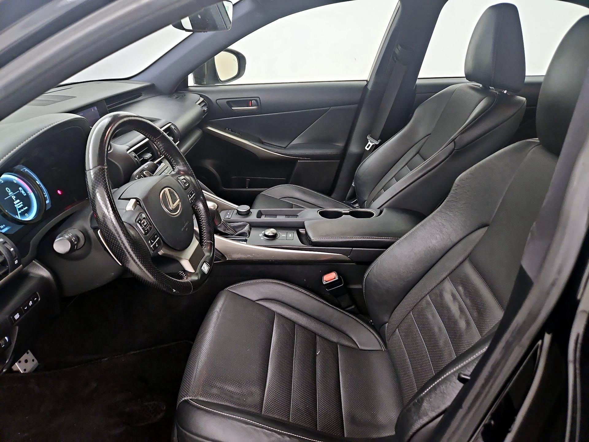 Thumbnail: 2018 Lexus IS - 11