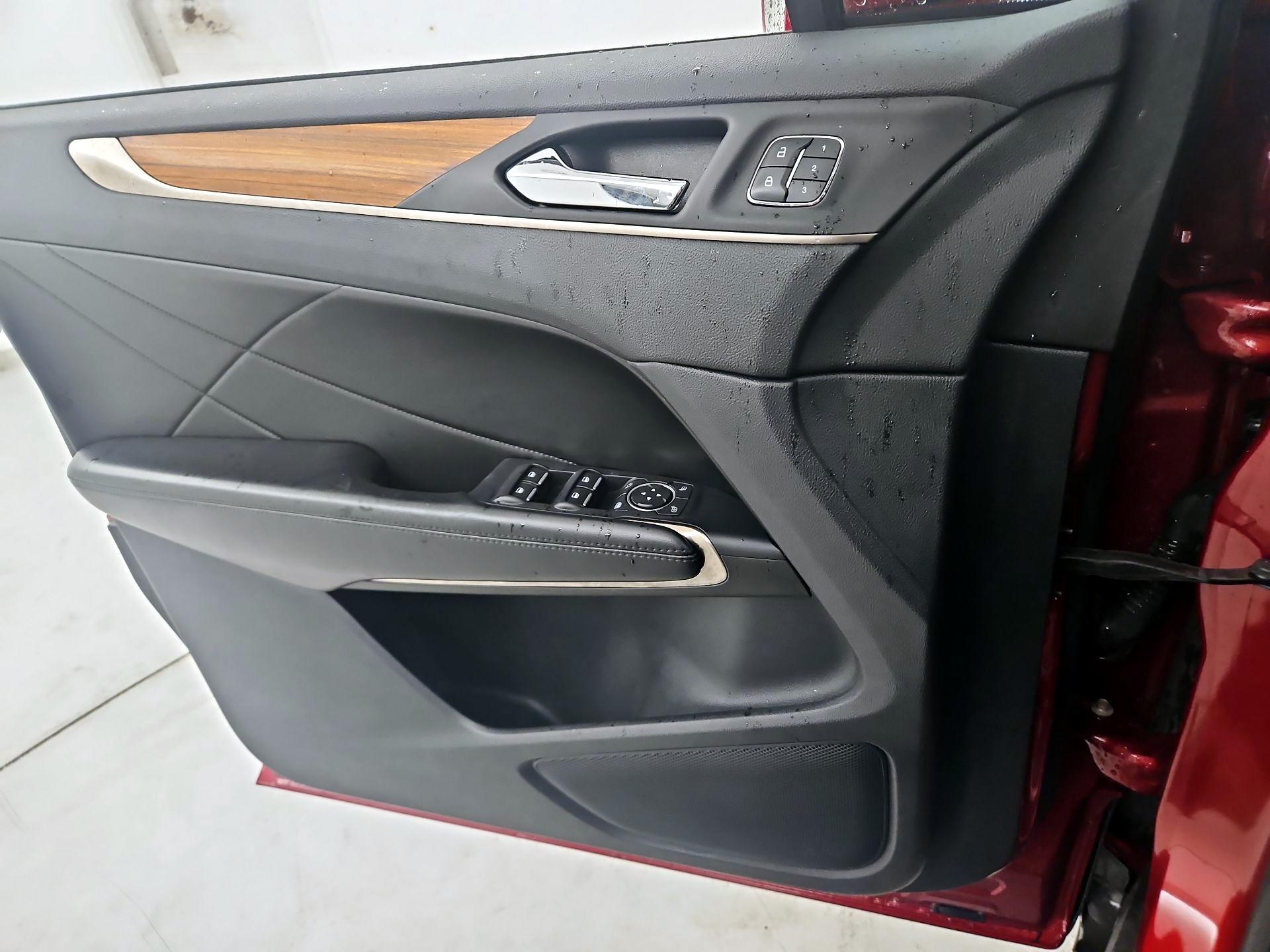 Thumbnail: 2018 Lincoln MKC - 12