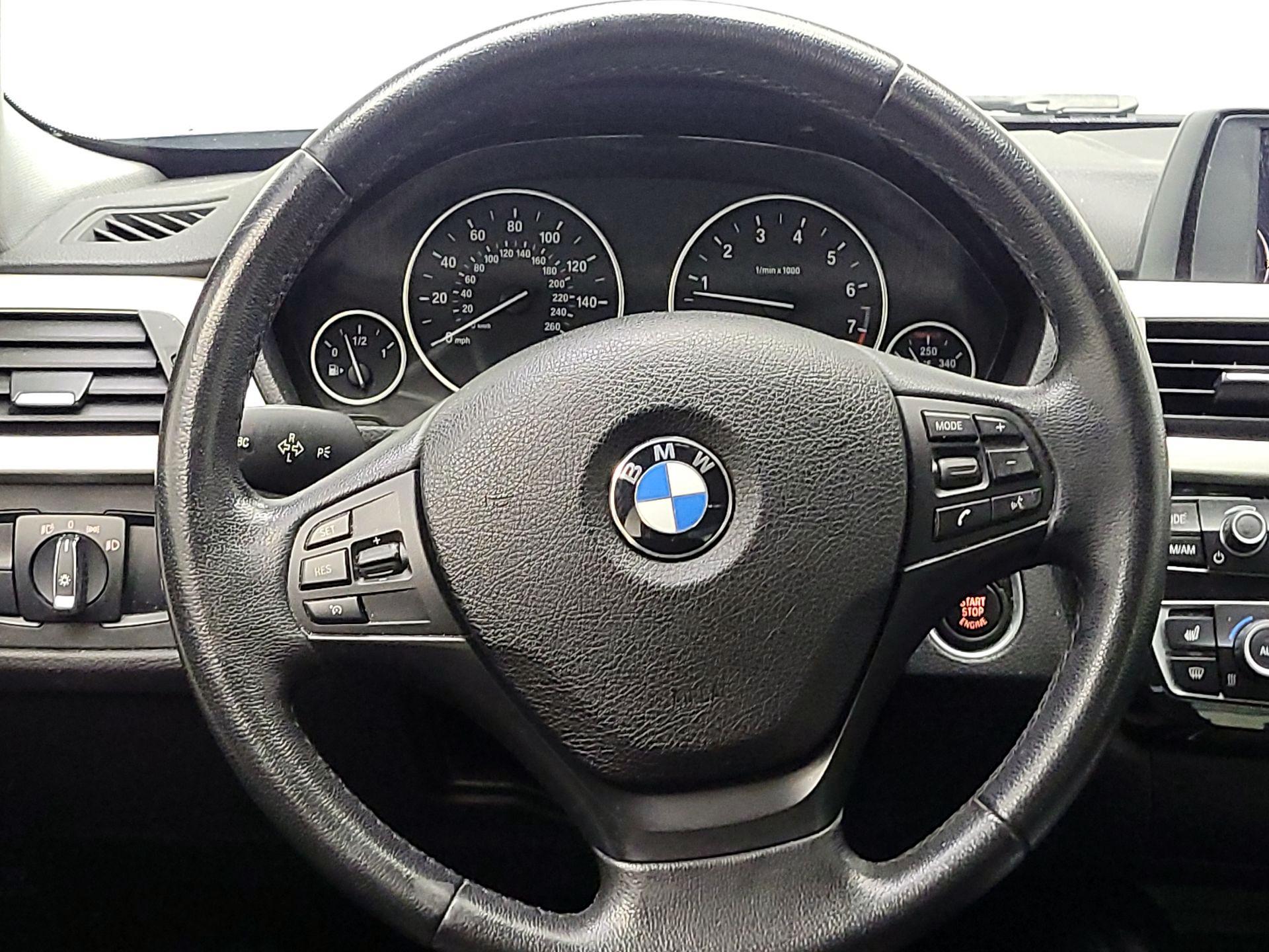 Thumbnail: 2017 BMW 3 Series - 10