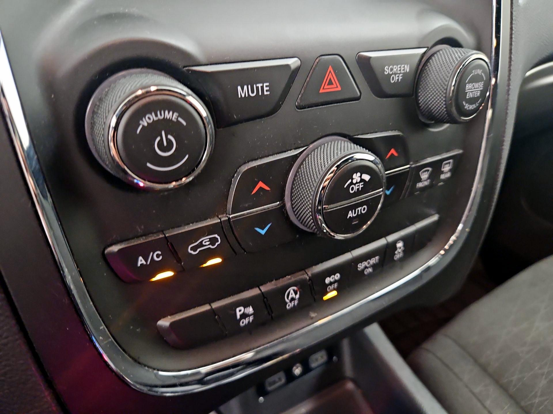 Thumbnail: 2018 Dodge Durango - 16