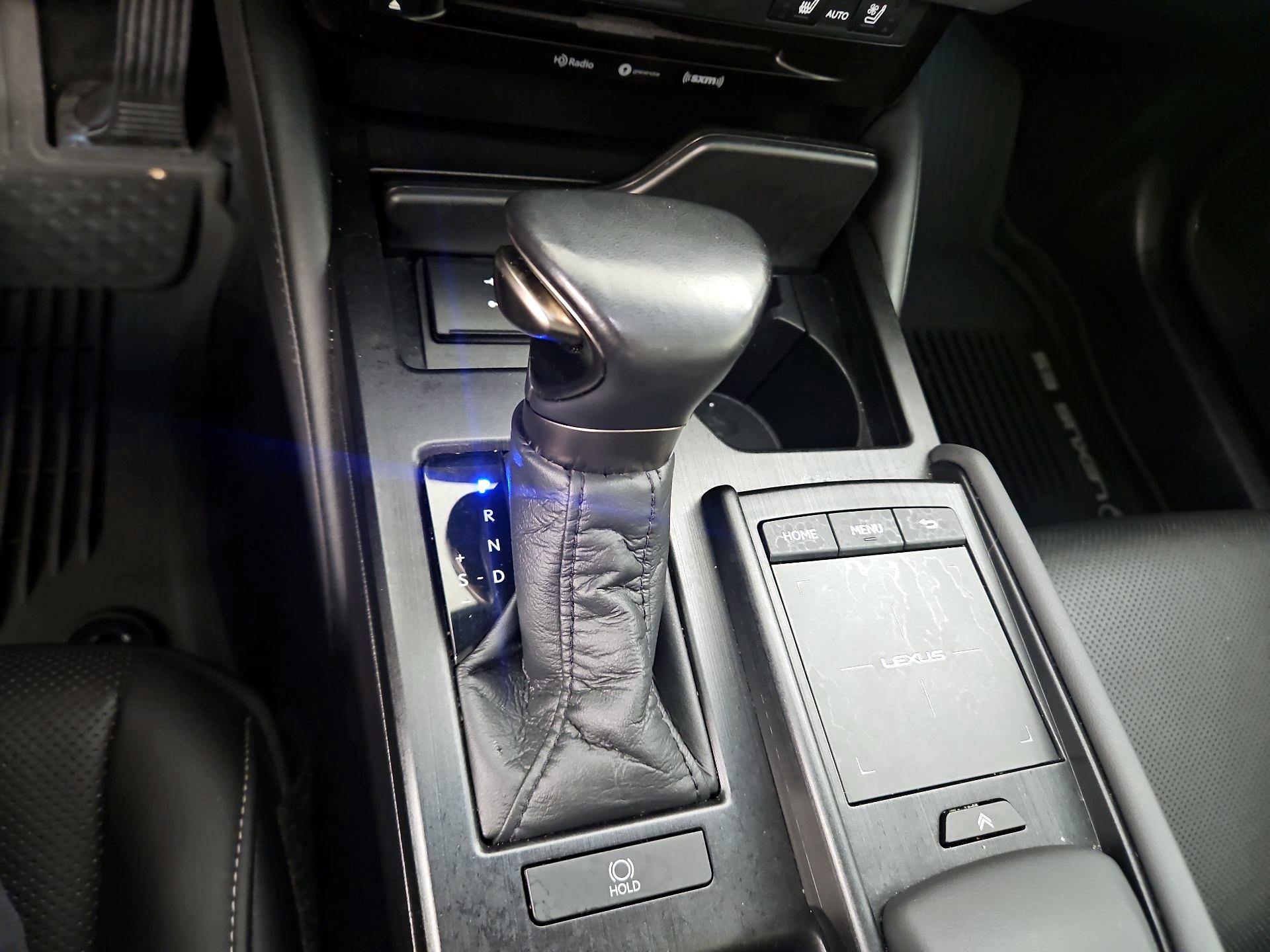 Thumbnail: 2022 Lexus ES - 17