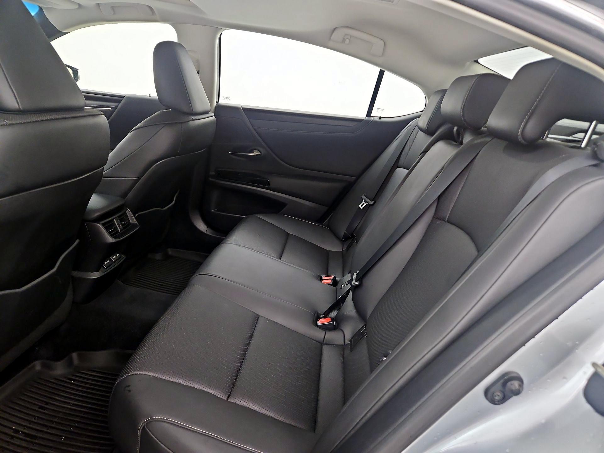 Thumbnail: 2022 Lexus ES - 20