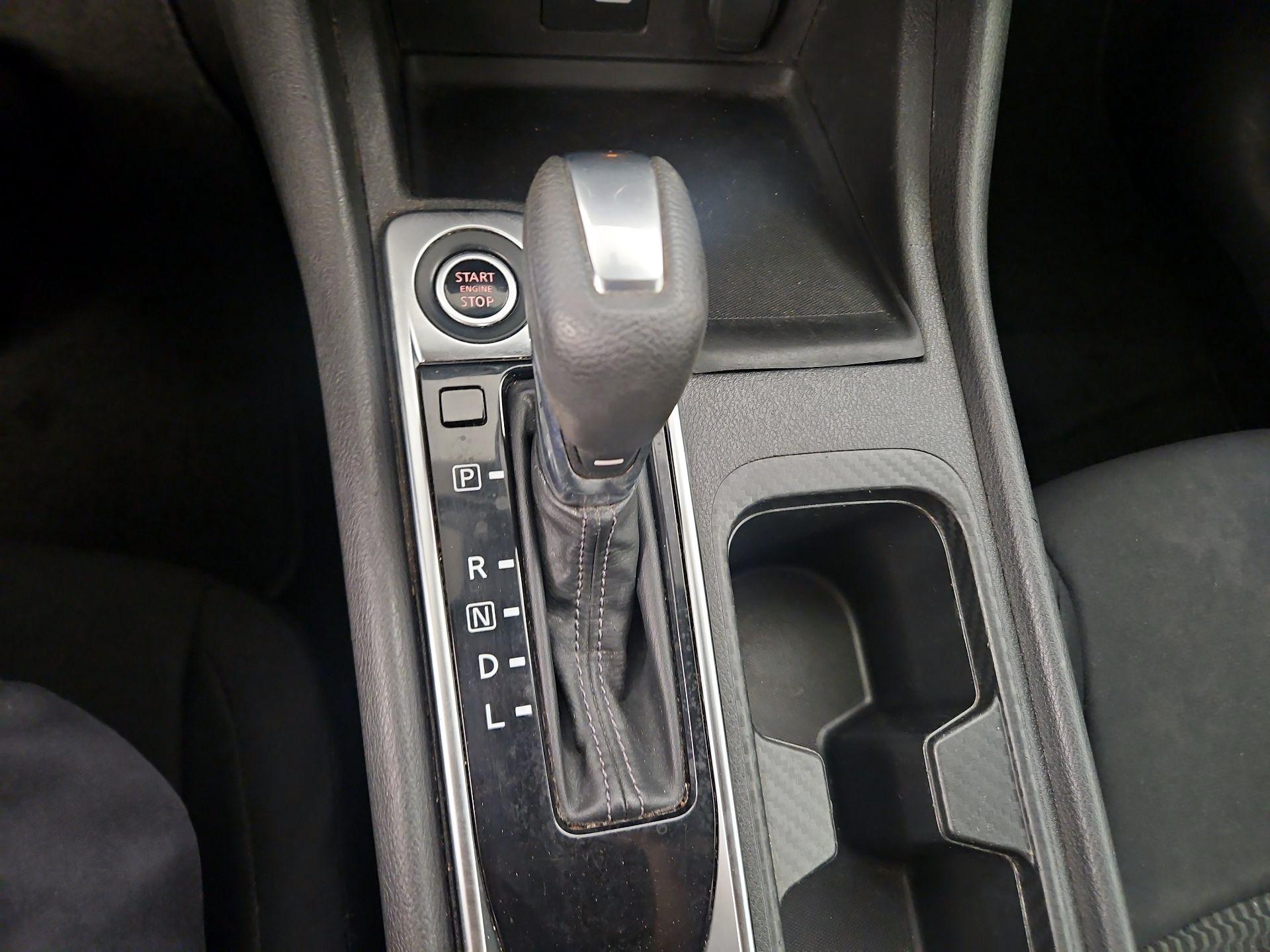 Thumbnail: 2020 Nissan Sentra - 17