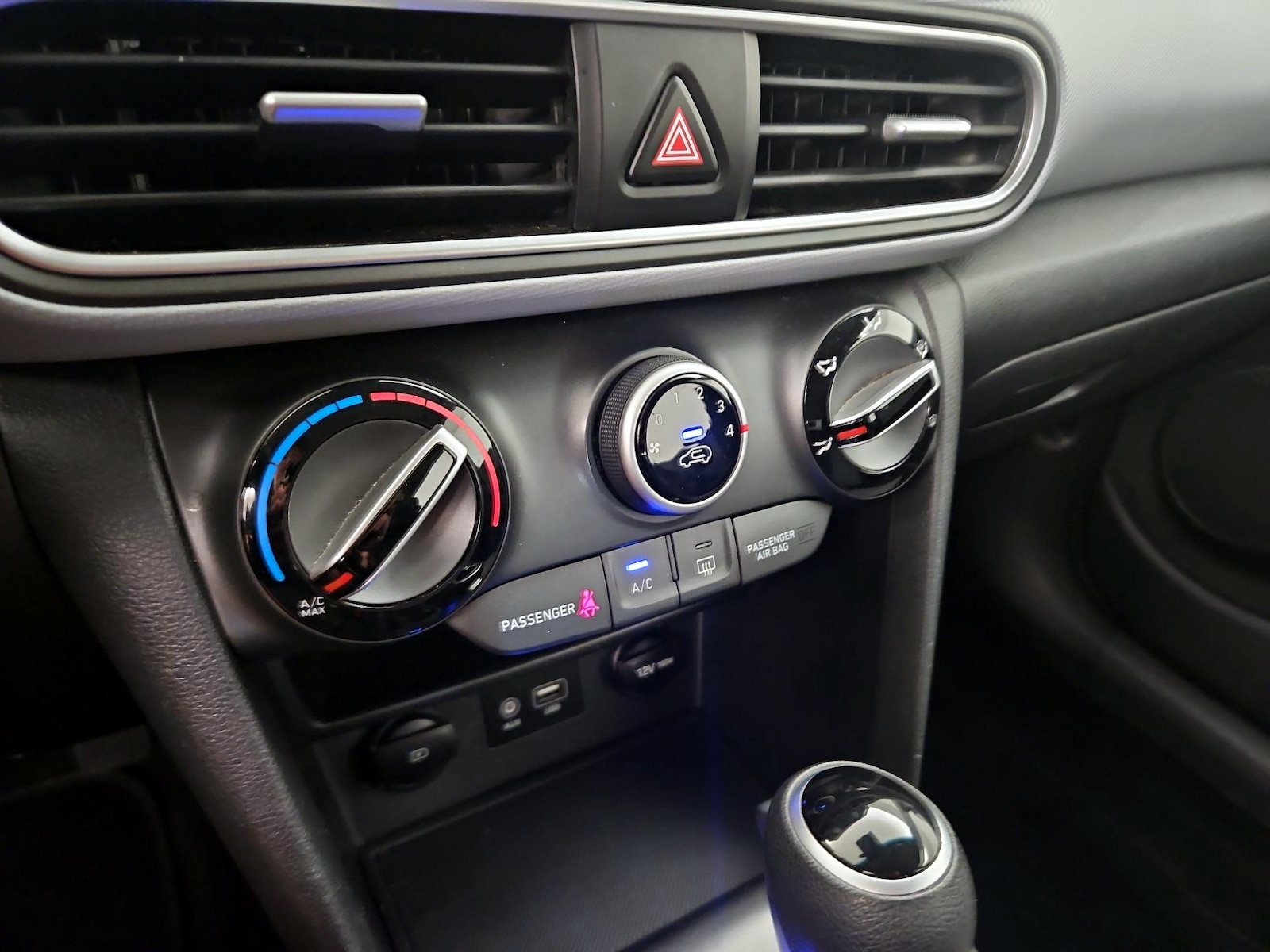 2020 Hyundai Kona SE - Photo 16