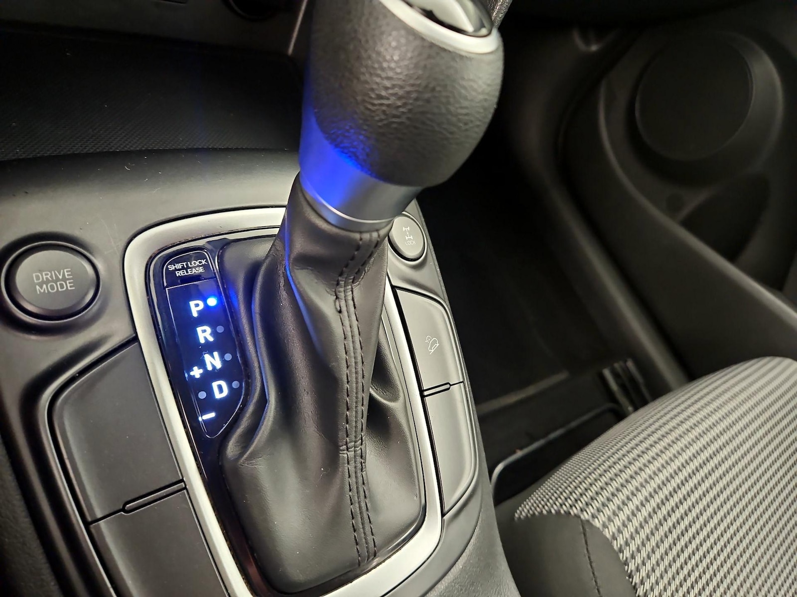 2020 Hyundai Kona SE - Photo 17