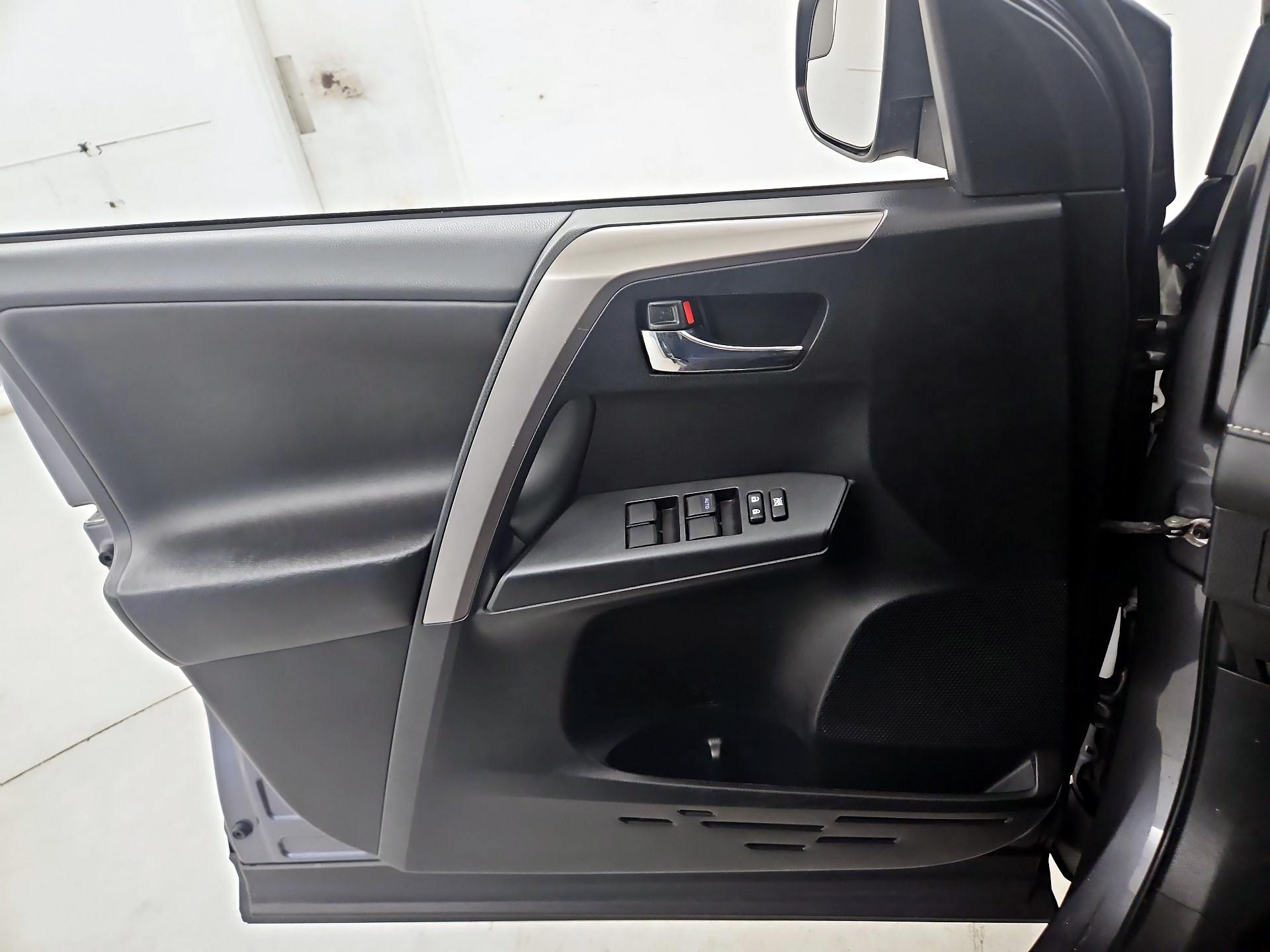 Thumbnail: 2017 Toyota RAV4 - 12