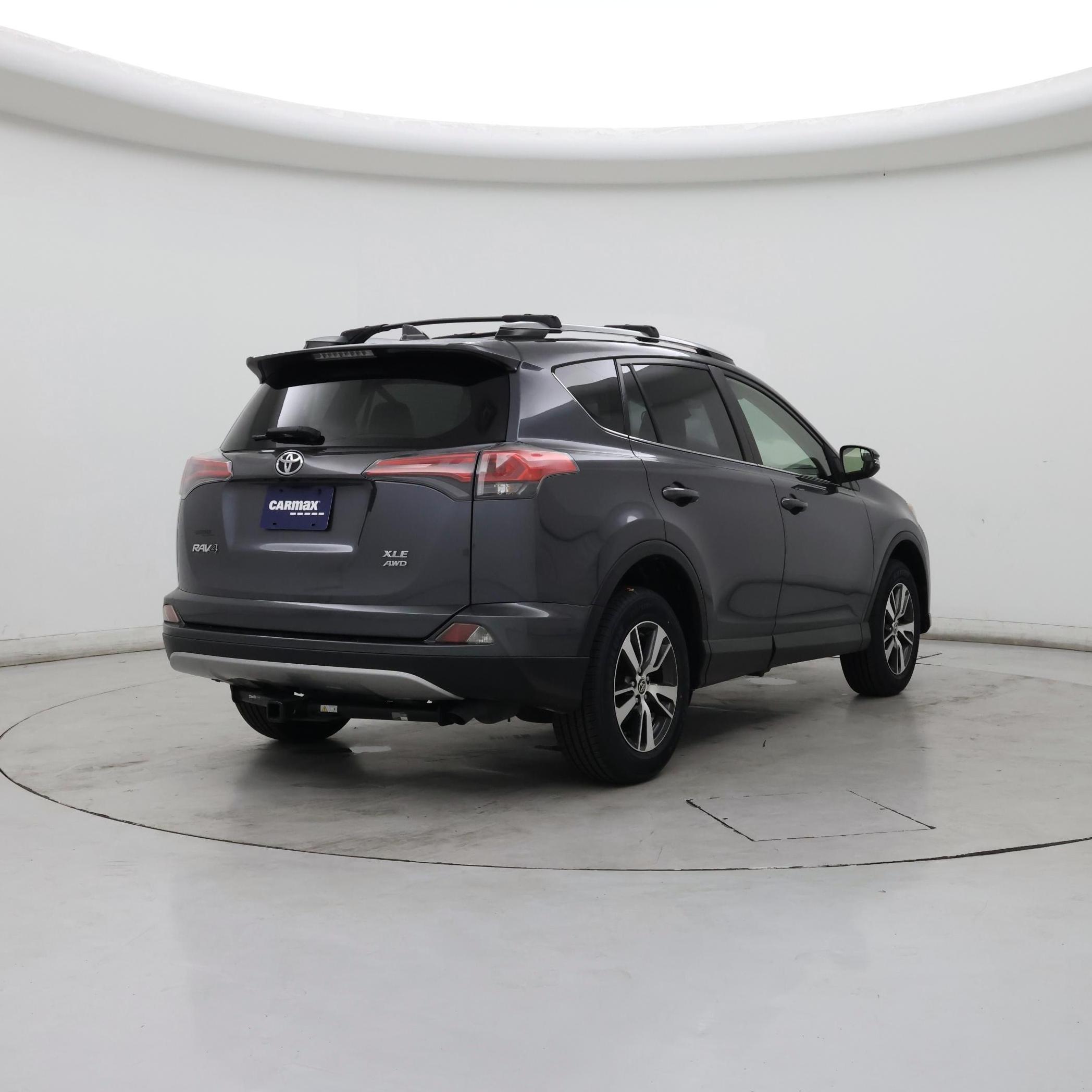 Thumbnail: 2017 Toyota RAV4 - 8