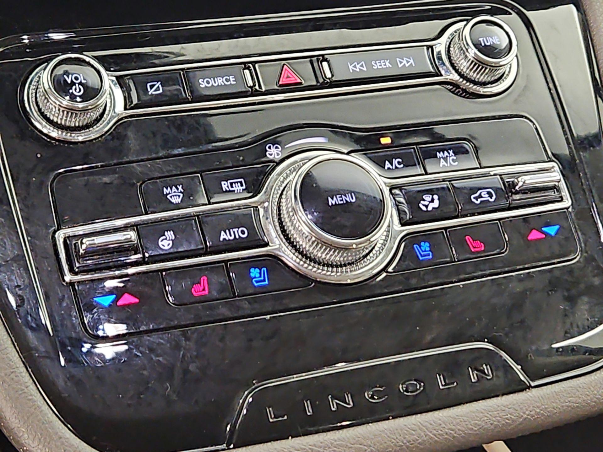 Thumbnail: 2022 Lincoln Corsair - 17