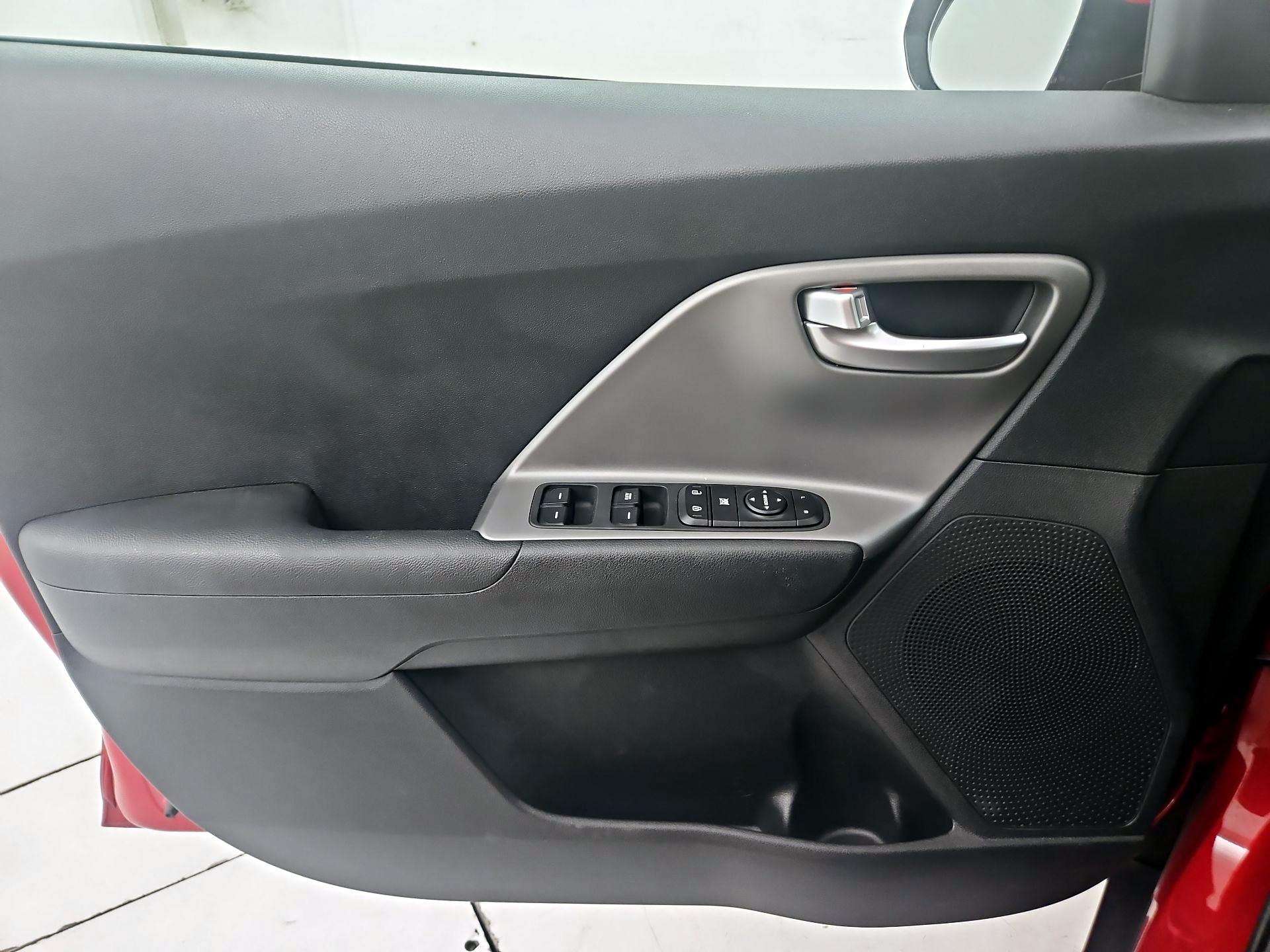 Thumbnail: 2022 Kia Niro - 12