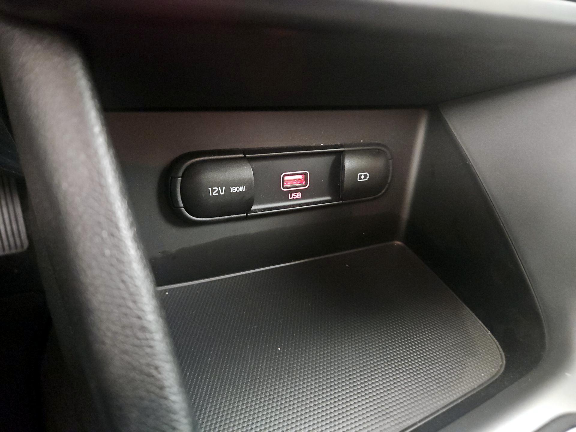 Thumbnail: 2022 Kia Niro - 18