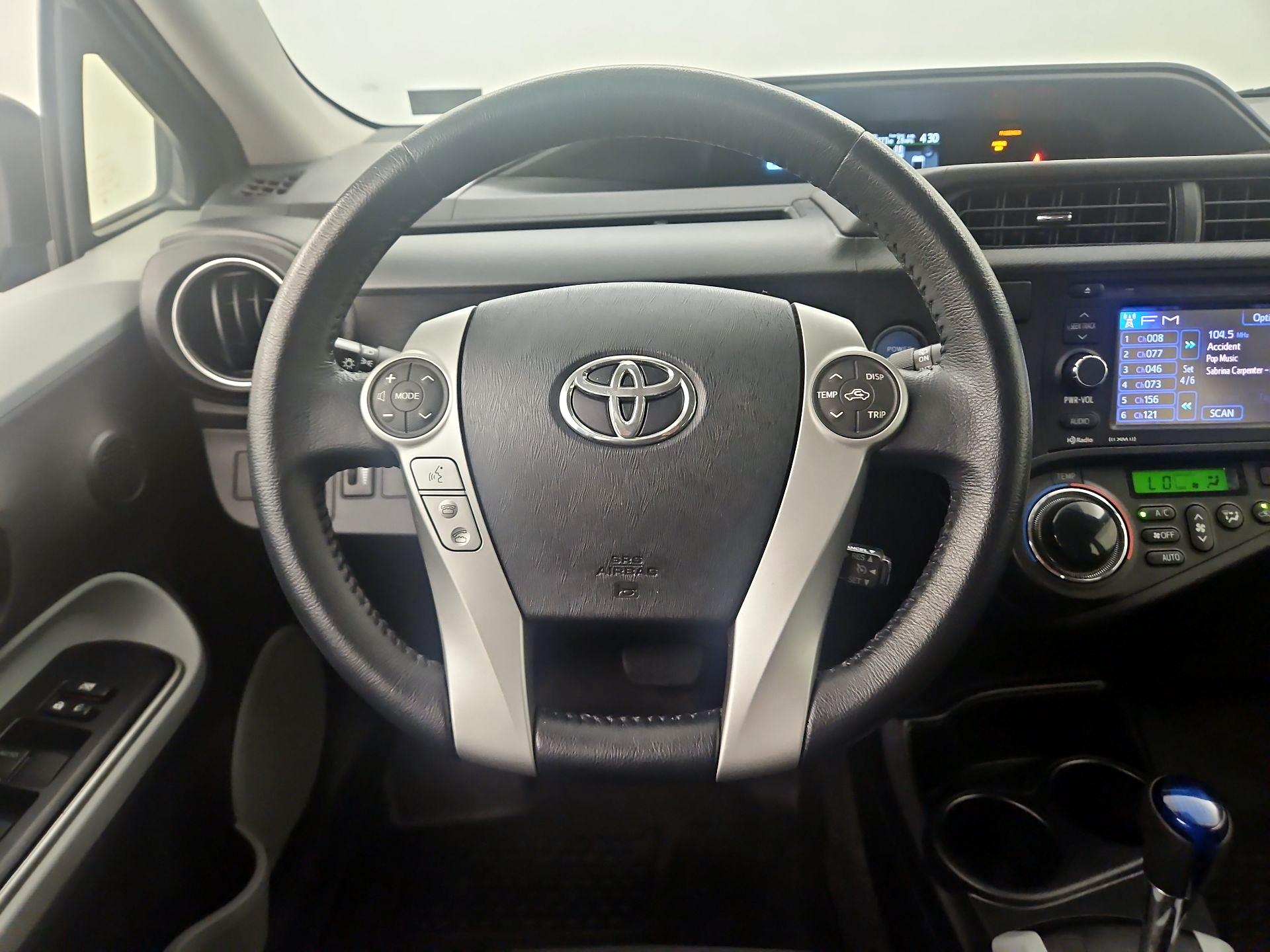 Thumbnail: 2014 Toyota Prius c - 10