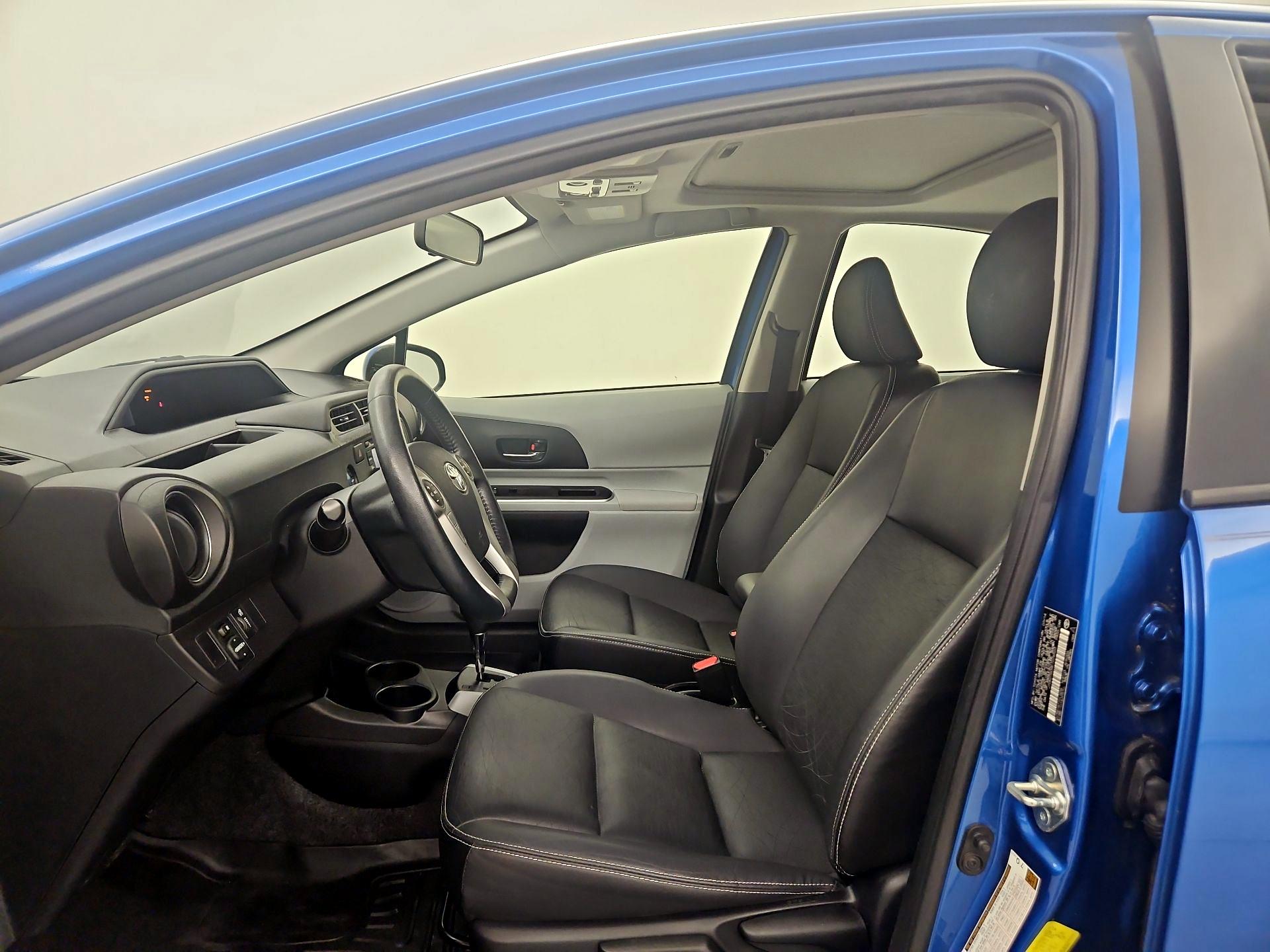 Thumbnail: 2014 Toyota Prius c - 11