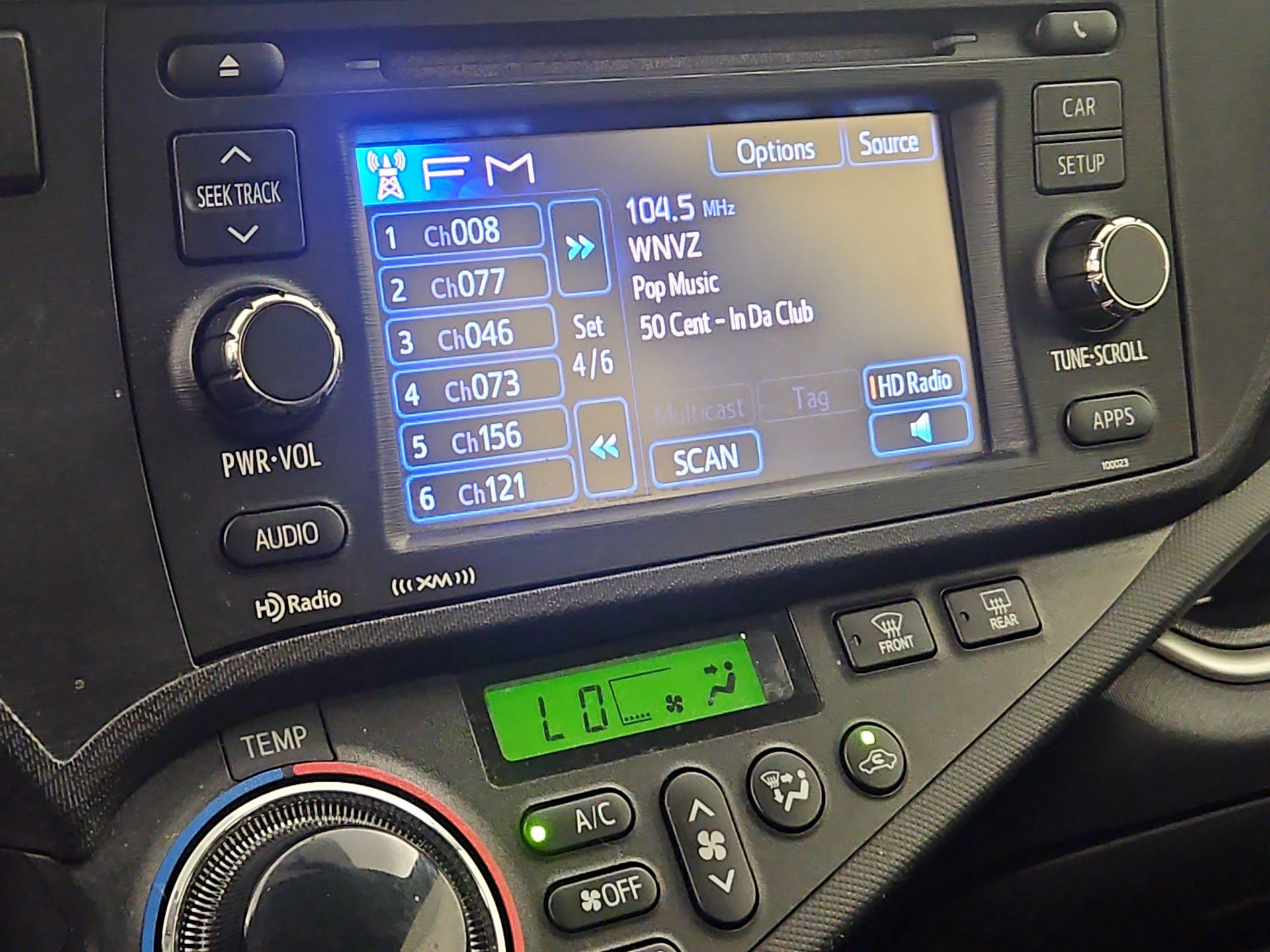 Thumbnail: 2014 Toyota Prius c - 14