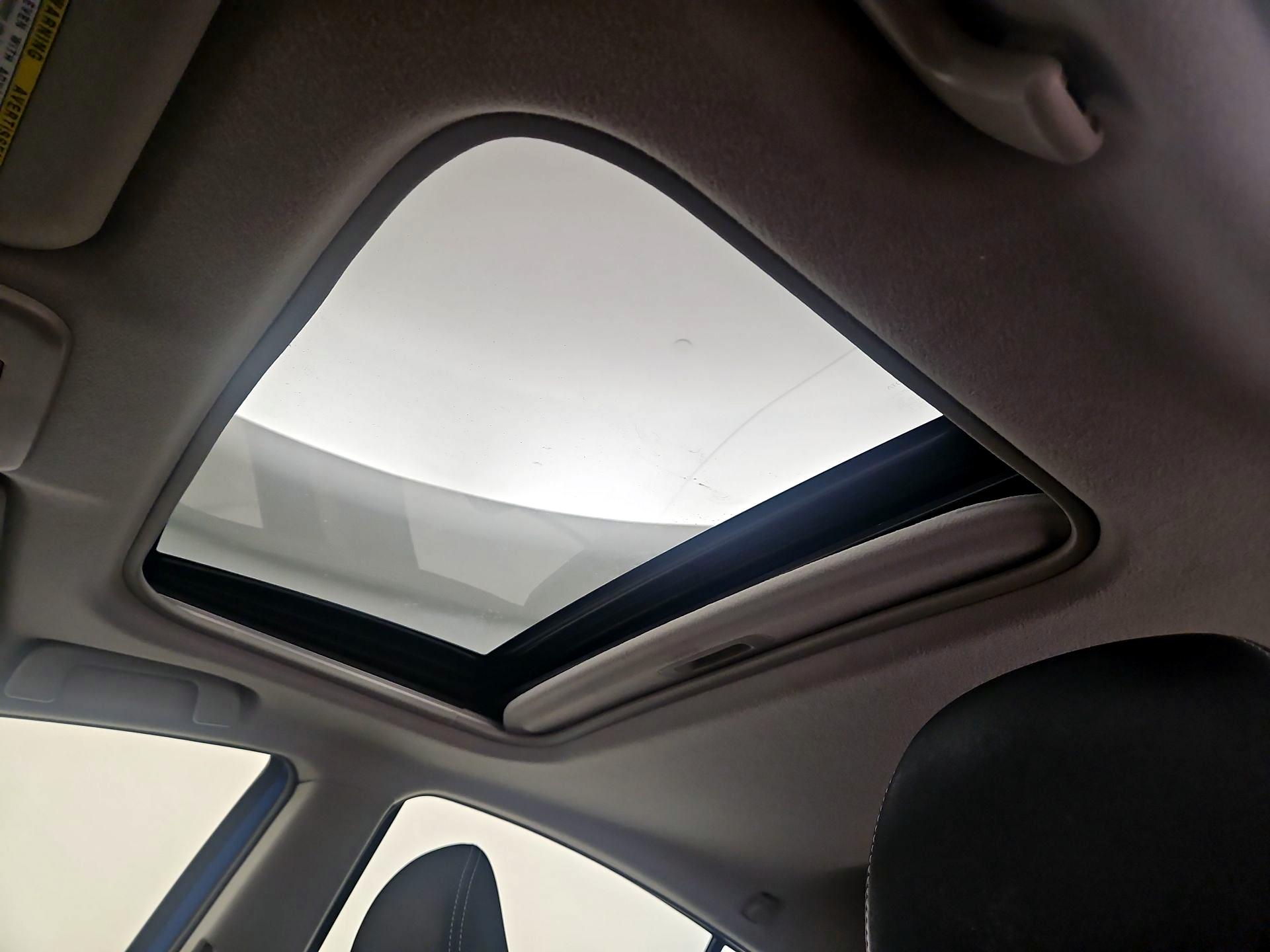 Thumbnail: 2014 Toyota Prius c - 18