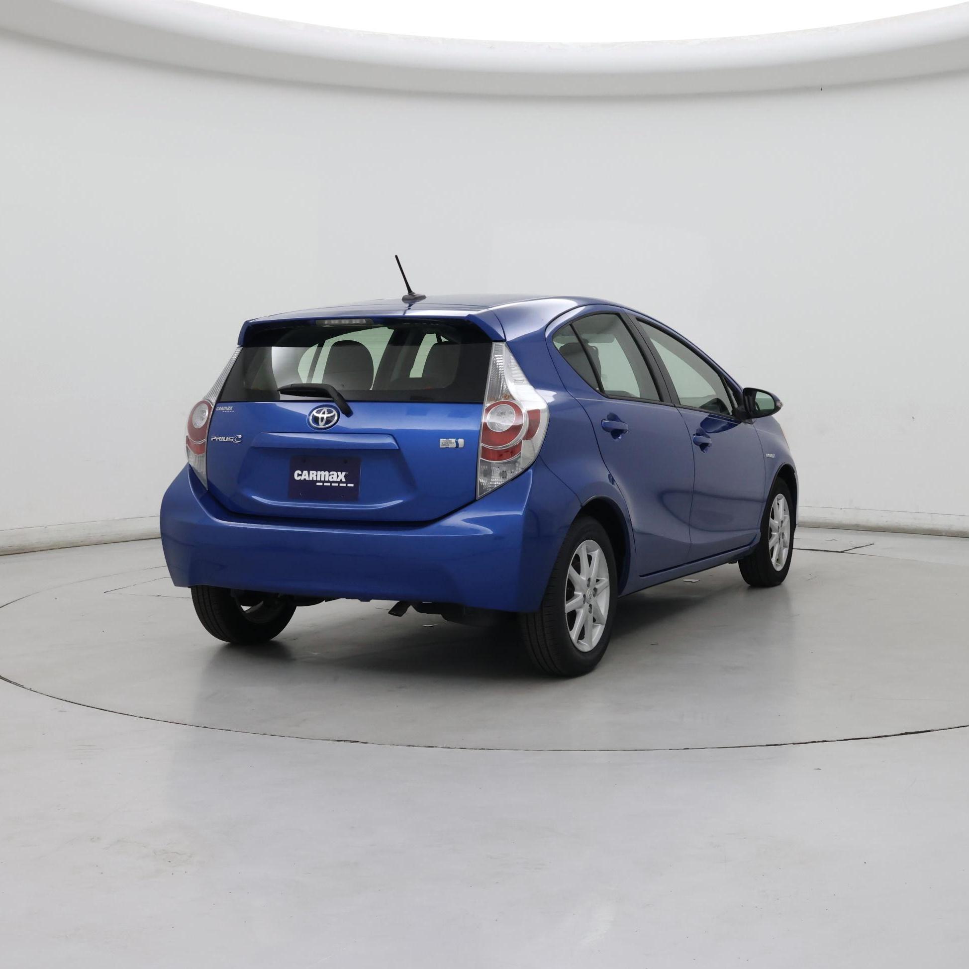 Thumbnail: 2014 Toyota Prius c - 8