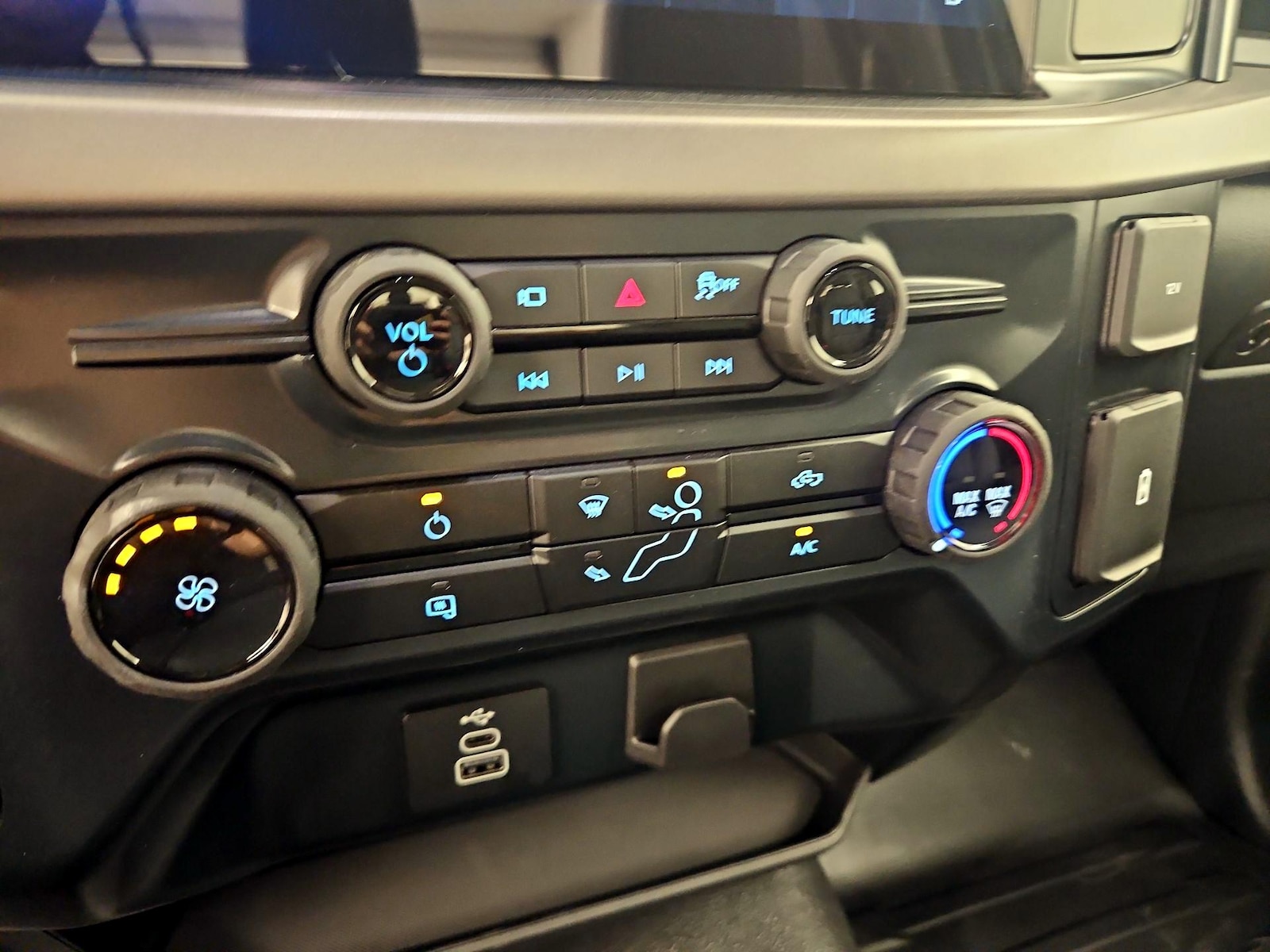 2025 Ford F-150 XL - Photo 17