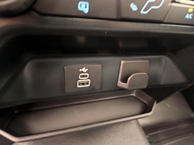 USB/AUX Ports