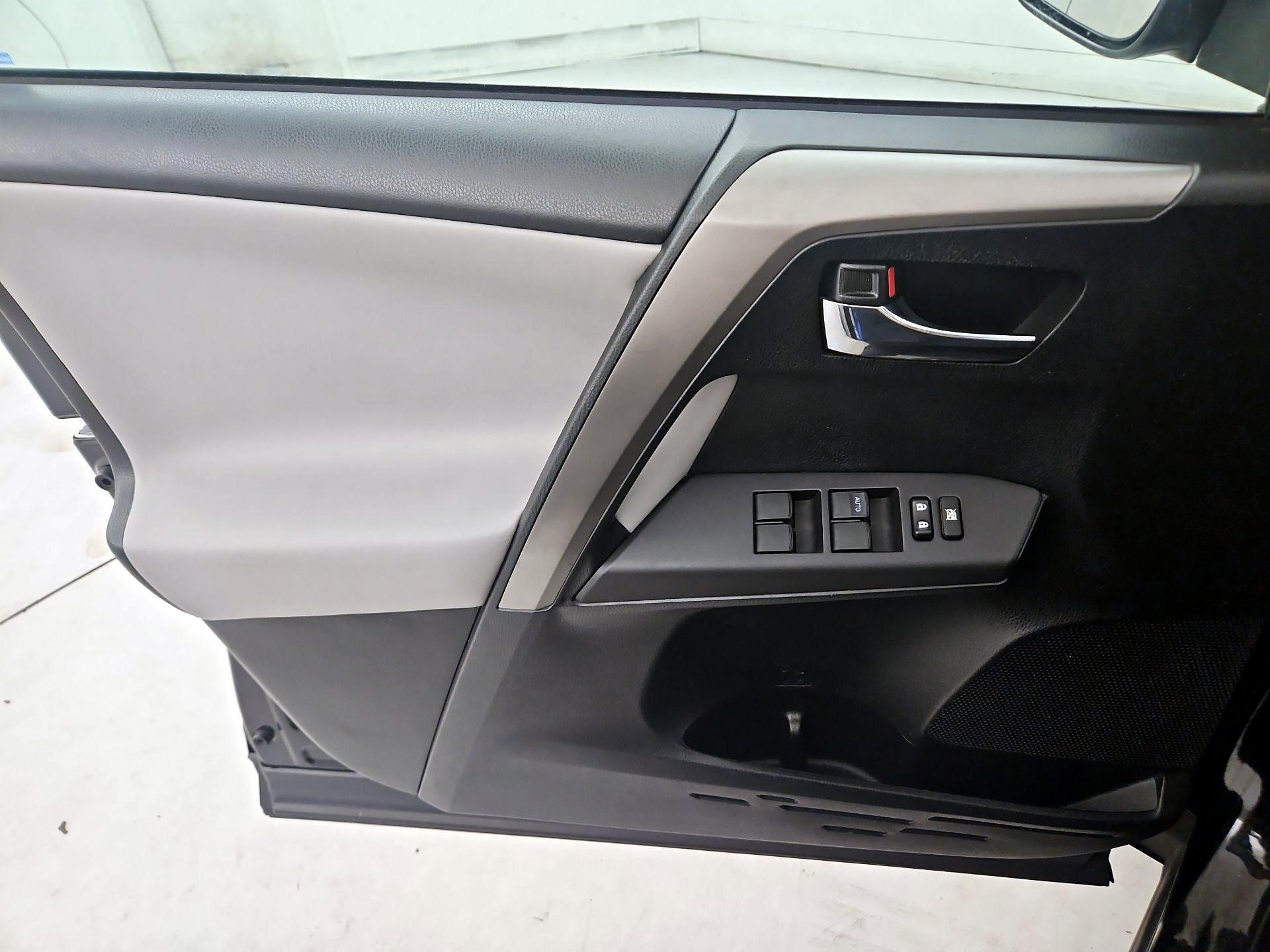 Thumbnail: 2017 Toyota RAV4 - 12