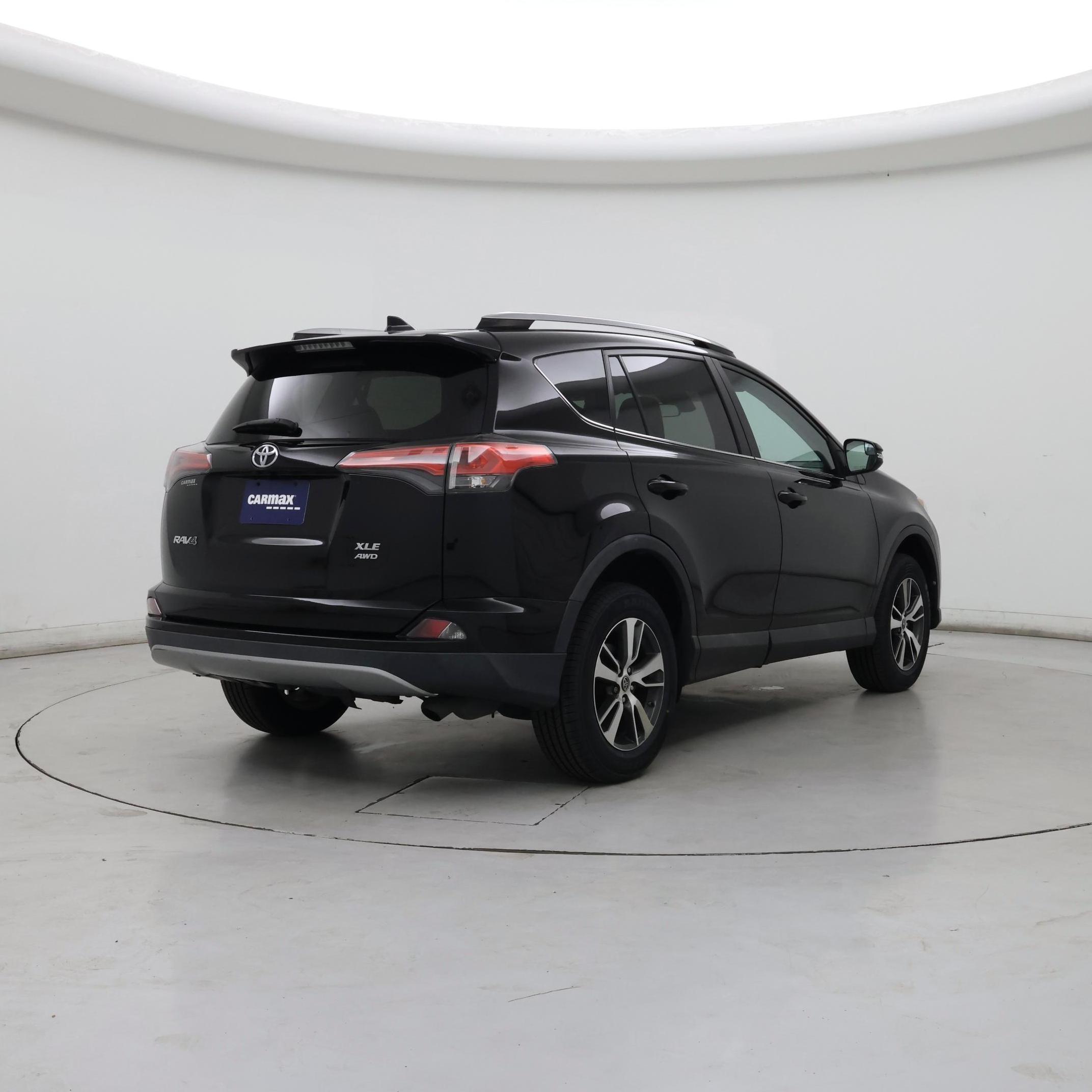 Thumbnail: 2017 Toyota RAV4 - 8