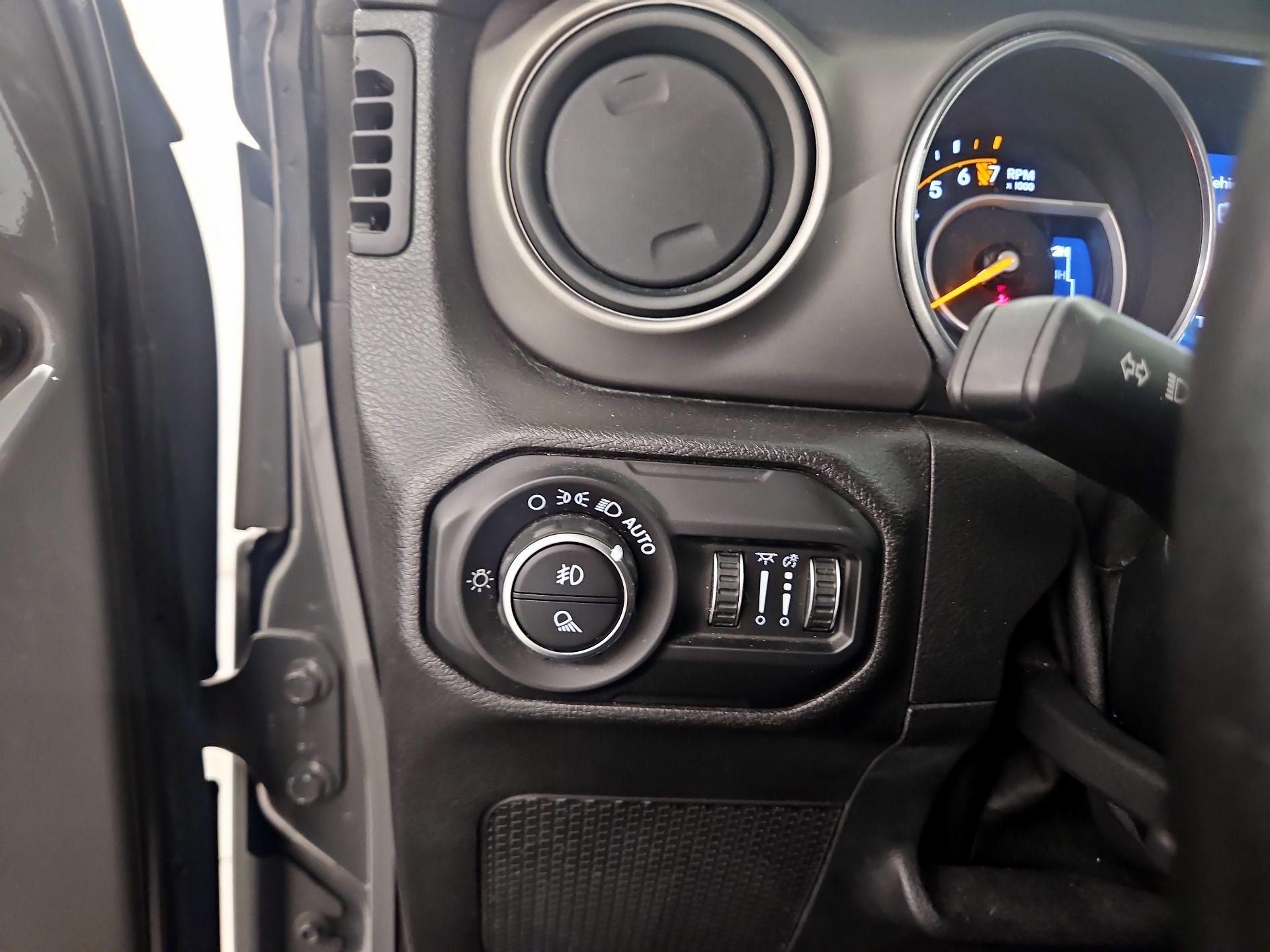 Thumbnail: 2020 Jeep Gladiator - 13