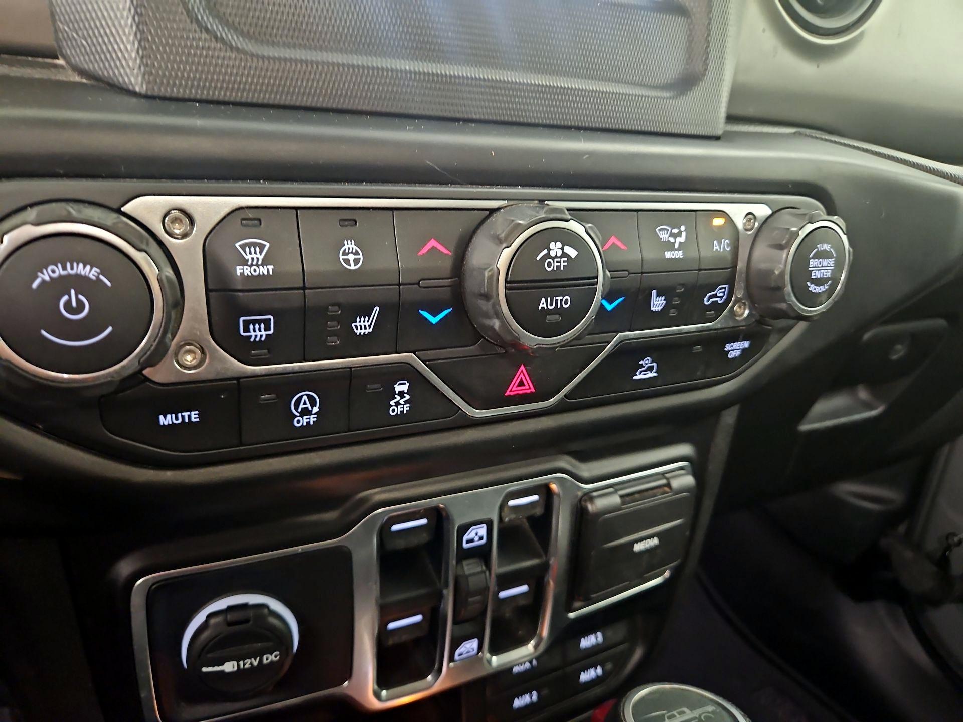 Thumbnail: 2020 Jeep Gladiator - 16