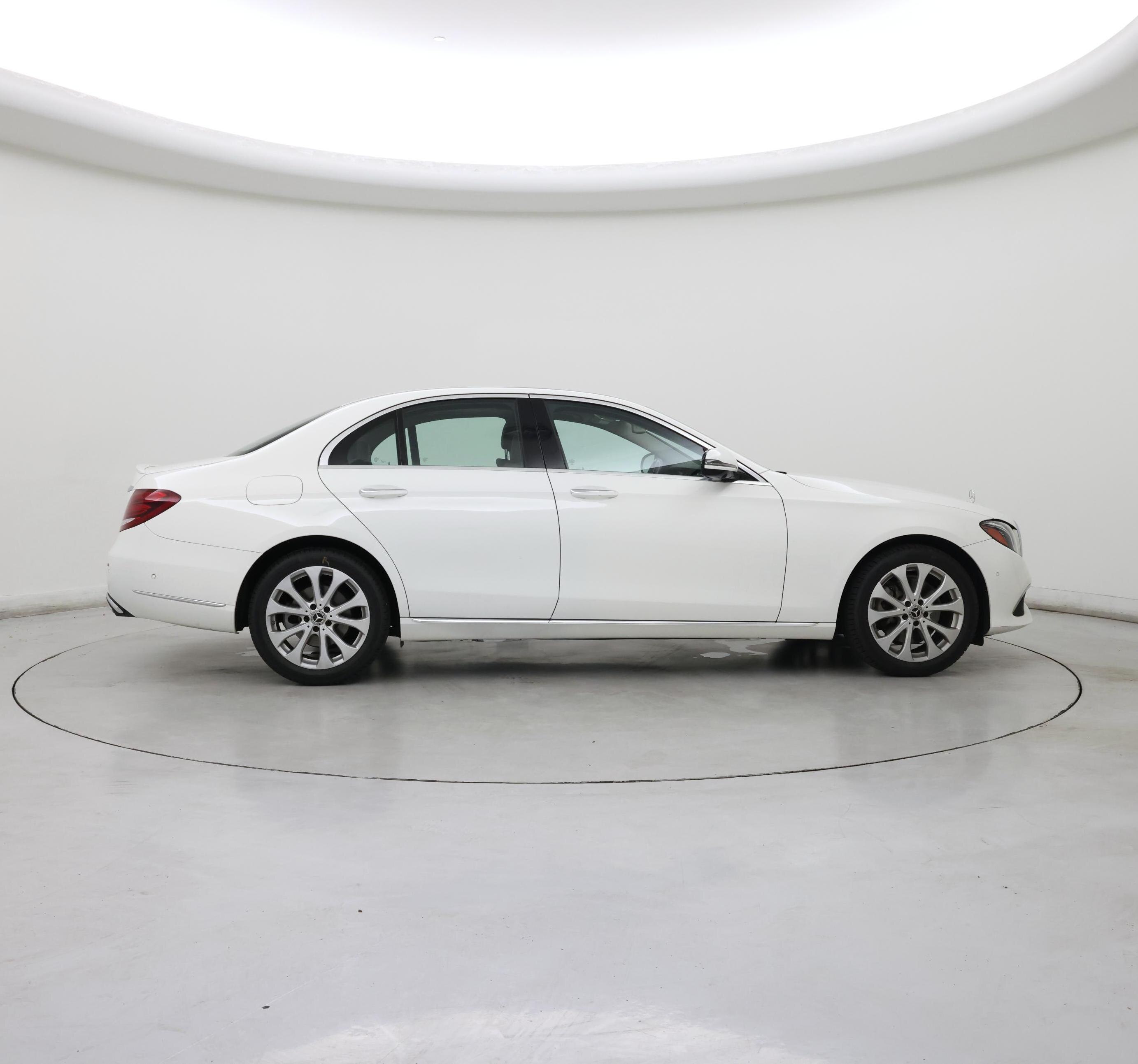 Thumbnail: 2019 Mercedes-Benz E-Class - 7