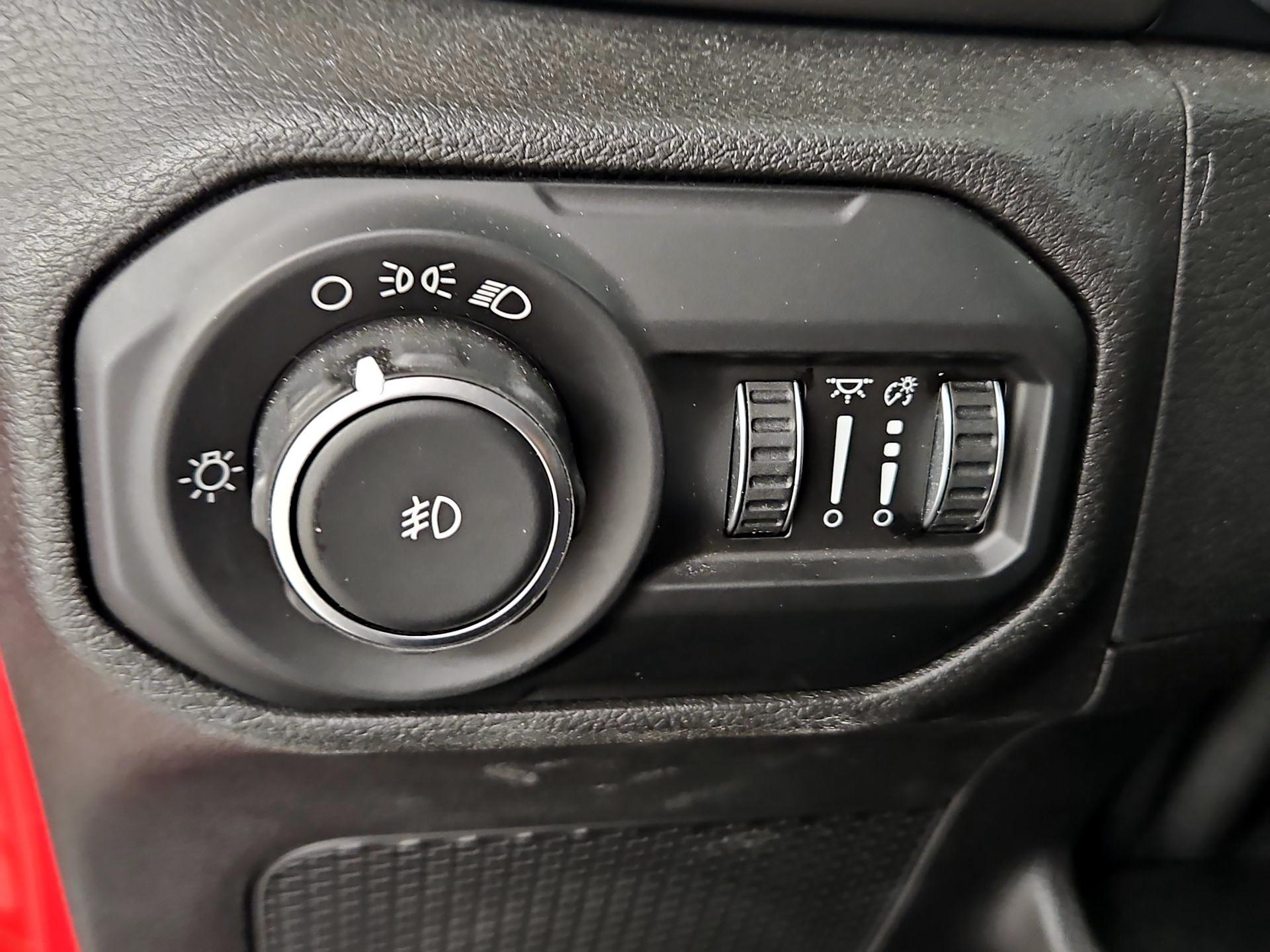 Thumbnail: 2019 Jeep Wrangler - 13