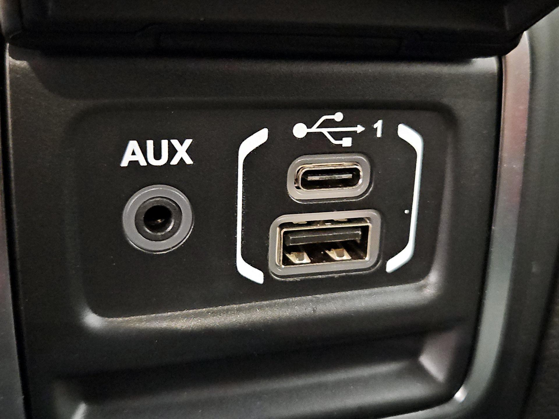 Thumbnail: 2019 Jeep Wrangler - 18