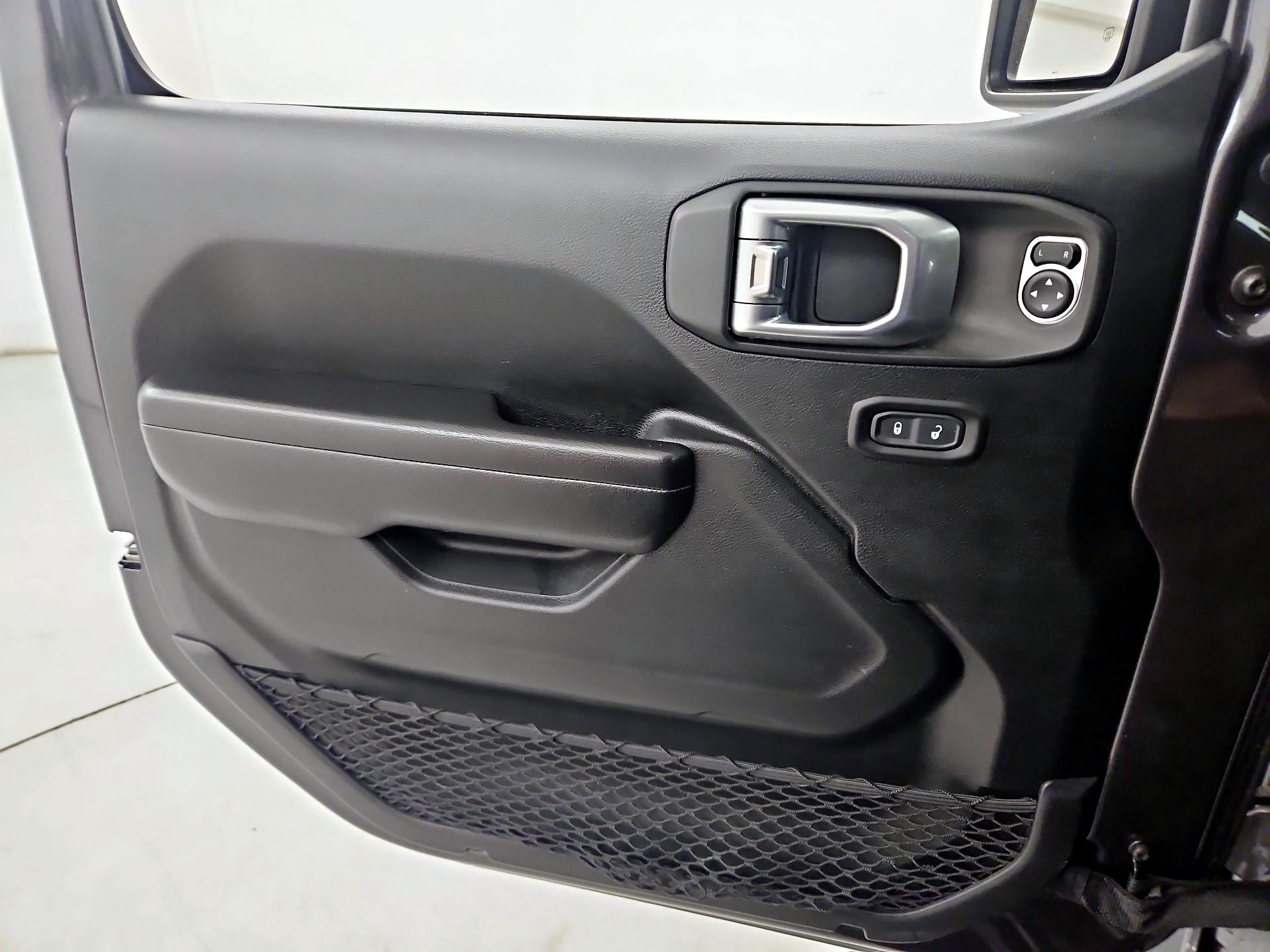 Thumbnail: 2020 Jeep Wrangler - 12