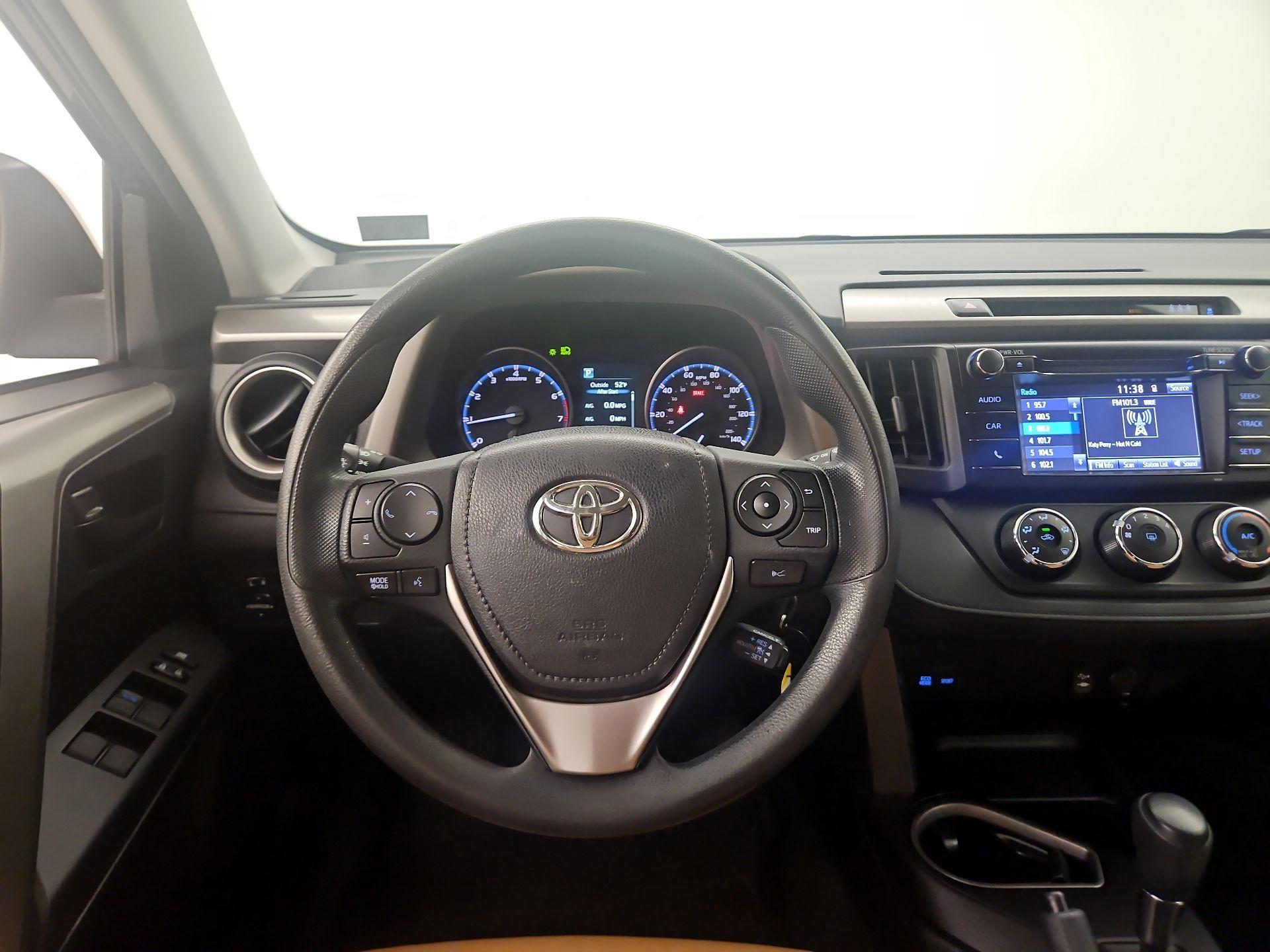 Thumbnail: 2017 Toyota RAV4 - 10