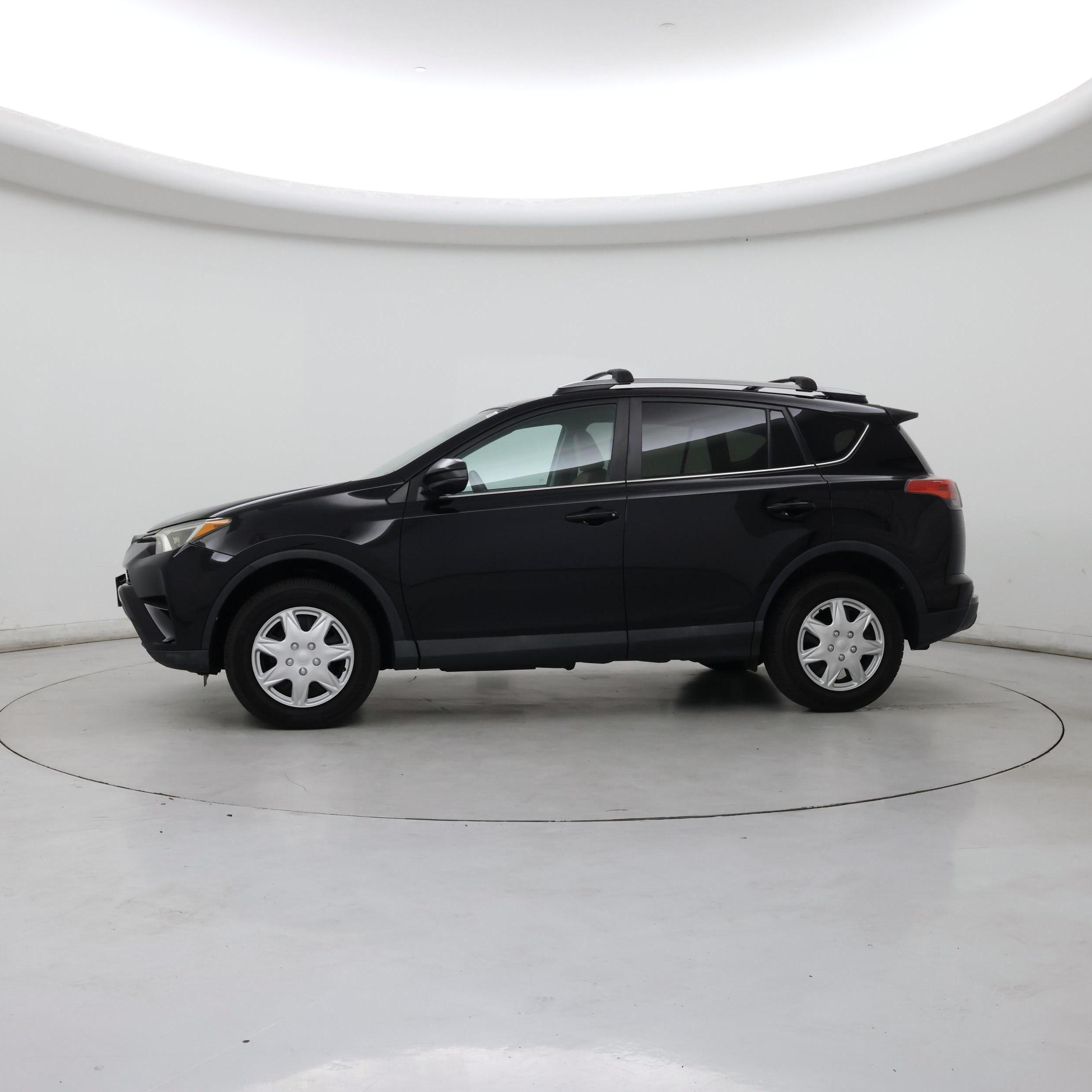Thumbnail: 2017 Toyota RAV4 - 3