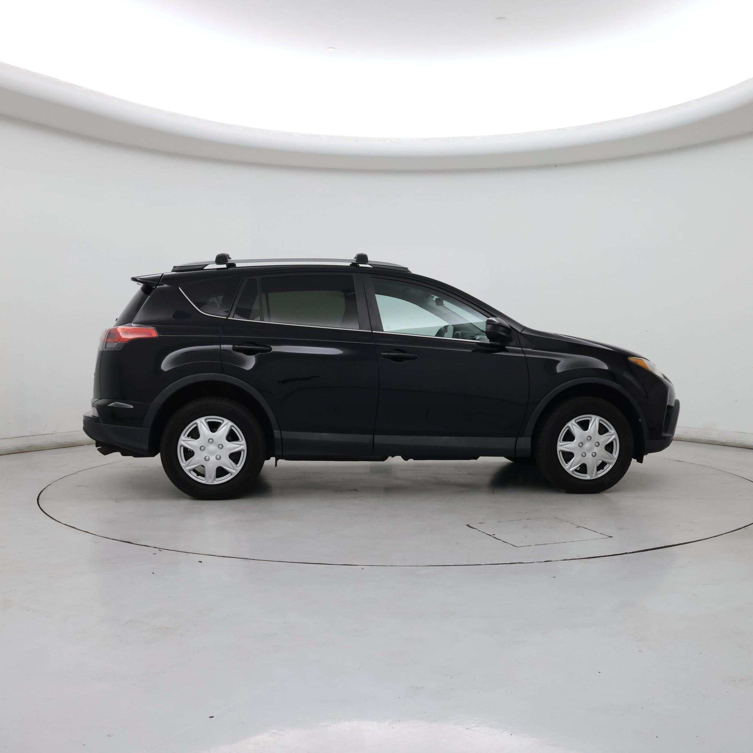 Thumbnail: 2017 Toyota RAV4 - 7