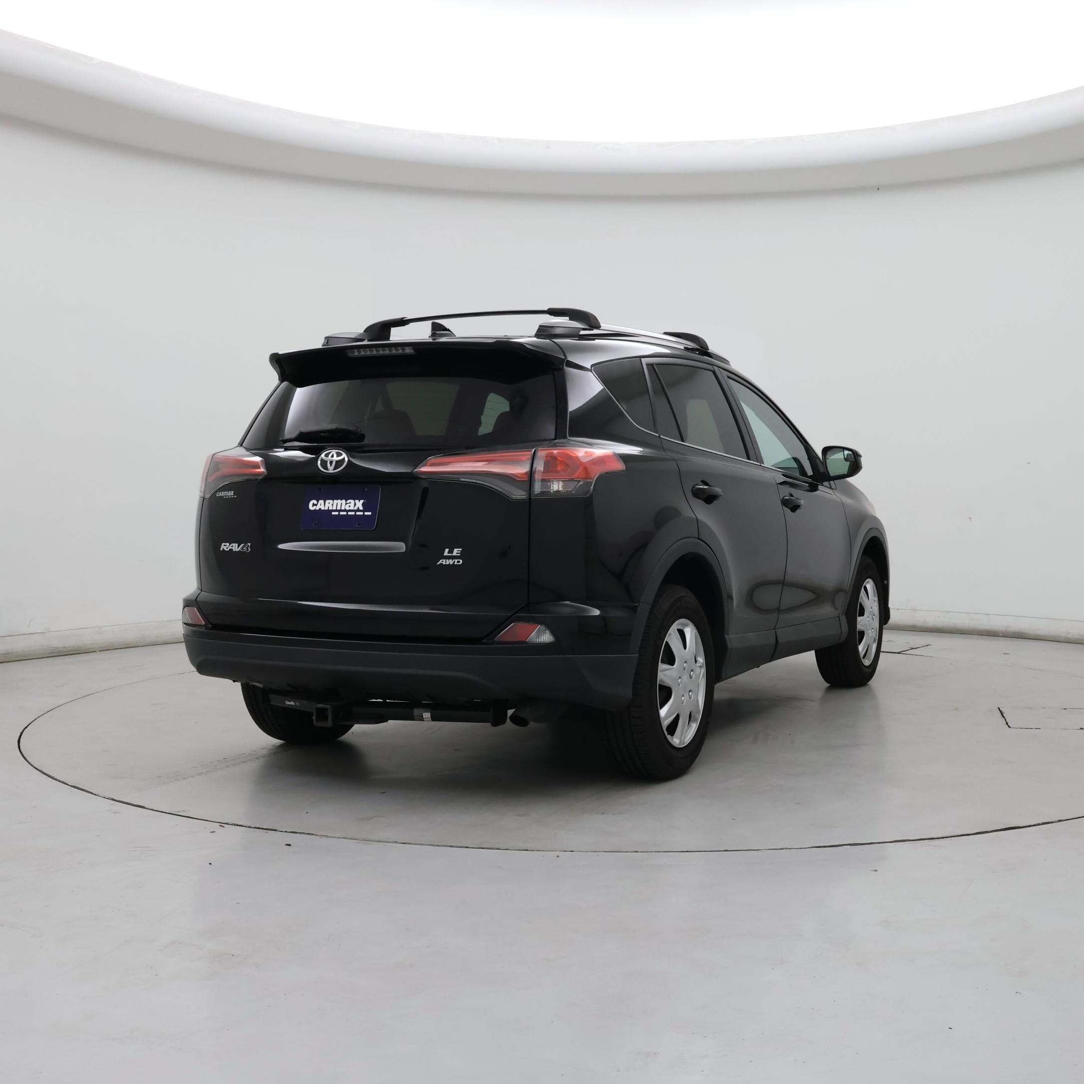 Thumbnail: 2017 Toyota RAV4 - 8