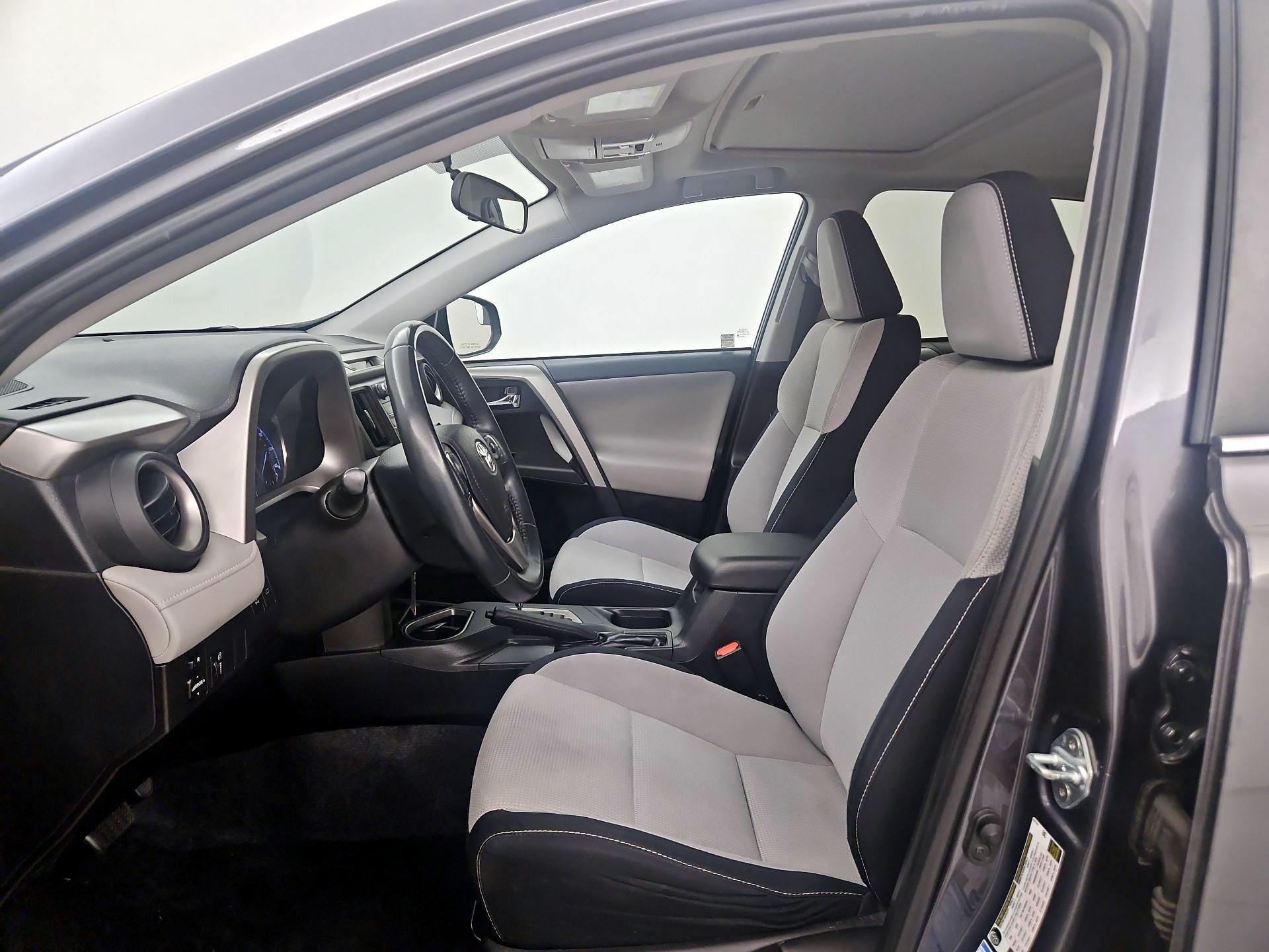 Thumbnail: 2016 Toyota RAV4 - 11