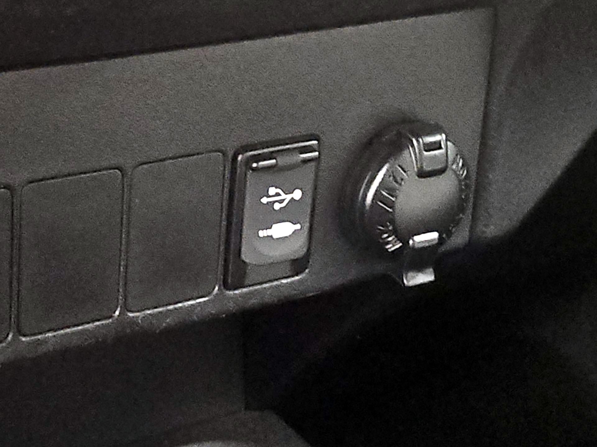 Thumbnail: 2016 Toyota RAV4 - 18