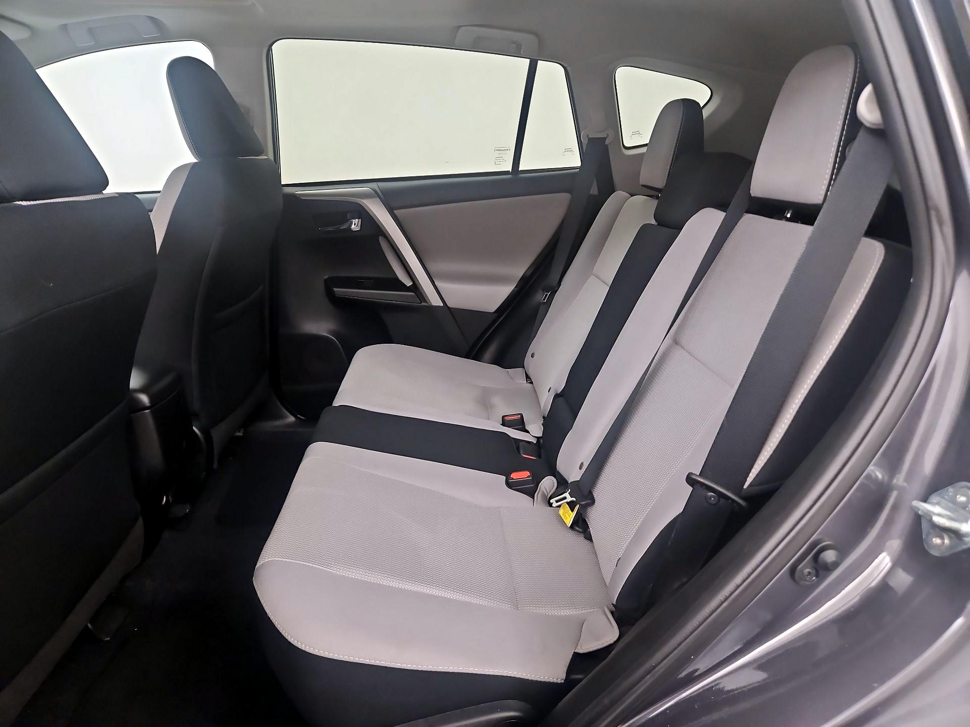 Thumbnail: 2016 Toyota RAV4 - 20